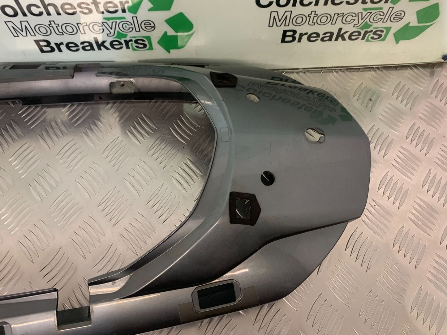 YAMAHA FJR1300 FJR 1300 SEAT UNIT TAIL PIECE YEAR 2001-05 (STOCK 946)