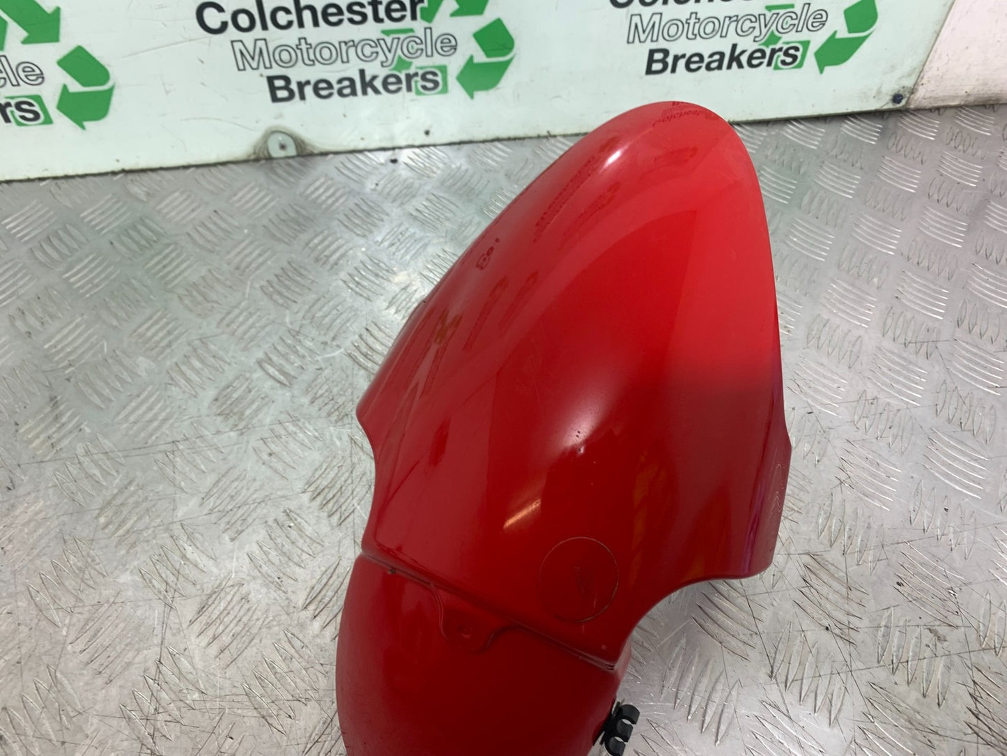 TRIUMPH 675 STREET TRIPLE R FRONT MUDGUARD (DAMAGED) YEAR 2013 - 2016 (CMB1221)