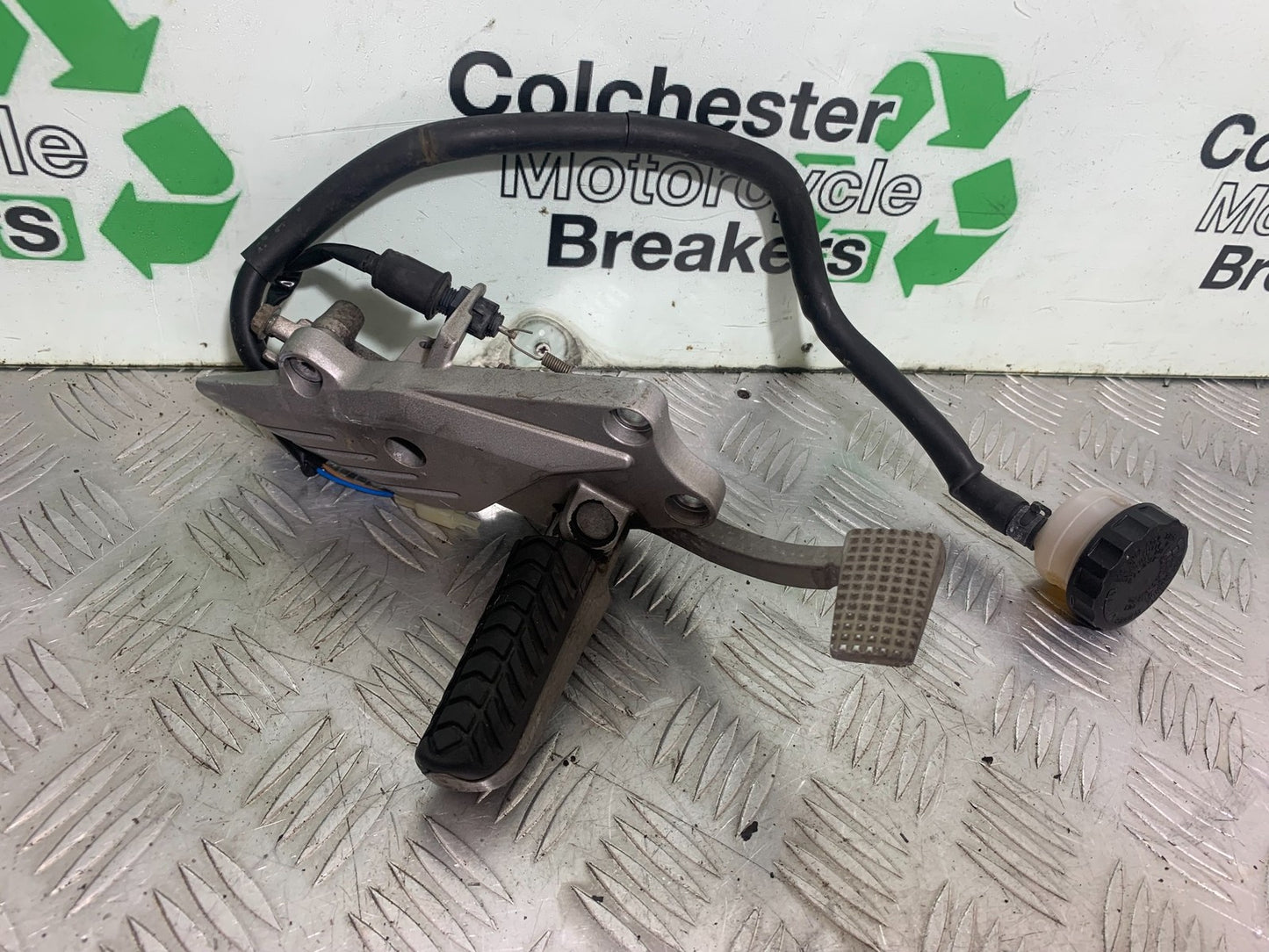 KAWASAKI GTR1400 GTR 1400 FRONT RIGHT HANGER  YEAR 2007-2009 (CMB1174)