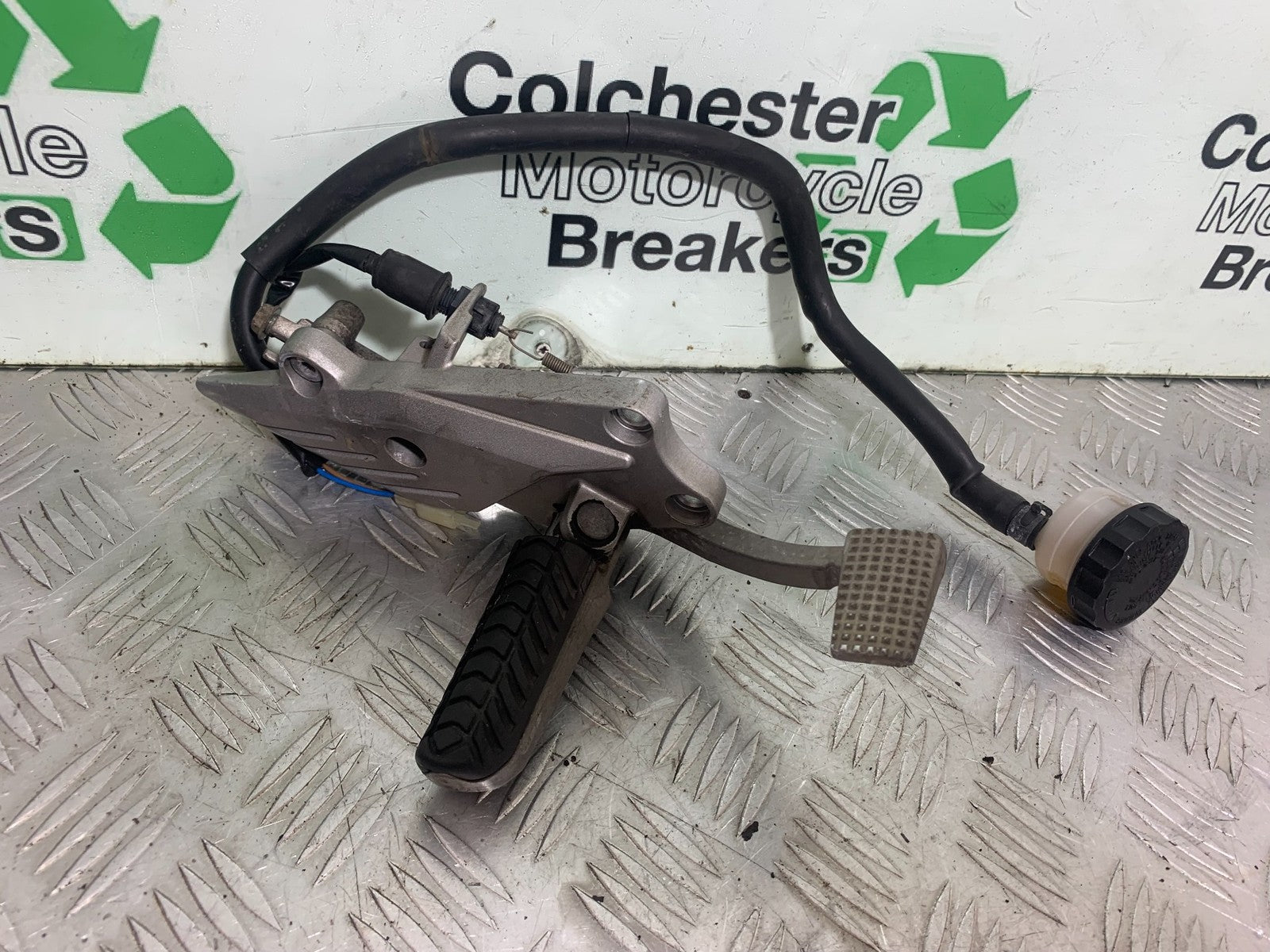 KAWASAKI GTR1400 GTR 1400 FRONT RIGHT HANGER  YEAR 2007-2009 (CMB1174)