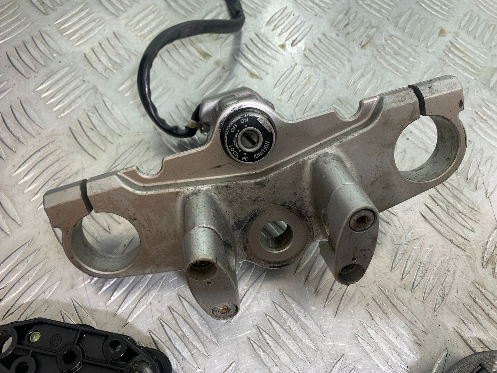SUZUKI GSF600 GSF 600 BANDIT LOCKS AND KEY  YEAR 2001-2003 (CMB1157)