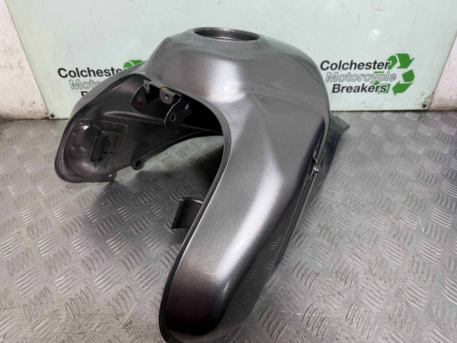 SUZUKI DL1000 DL 1000 V STORM FUEL PETROL TANK YEAR 2002 - 2008