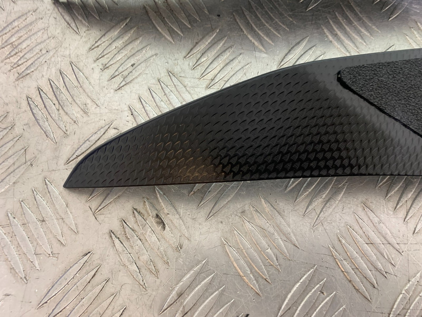 YAMAHA YZF R1 14 B BIG BANG LEFT & RIGHT TANK INFILLS   2009-14 (CMB1175)