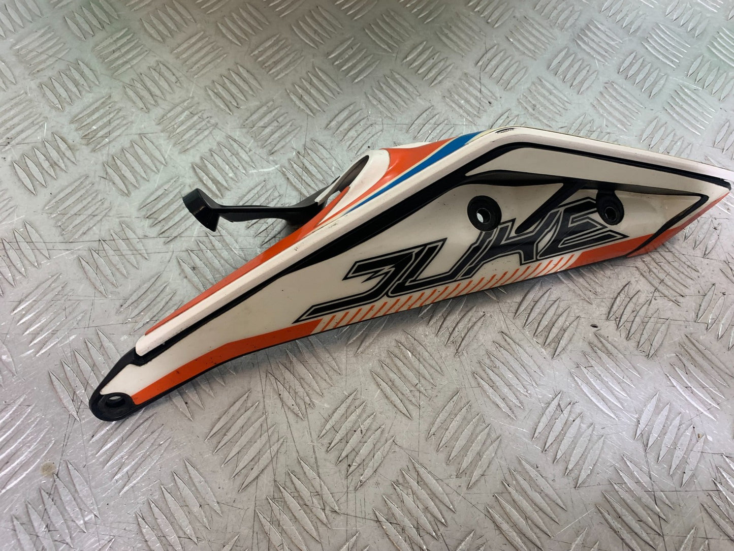 KTM DUKE 125 LEFT SEAT PANEL YEAR 2017-2022 (CMB1222)