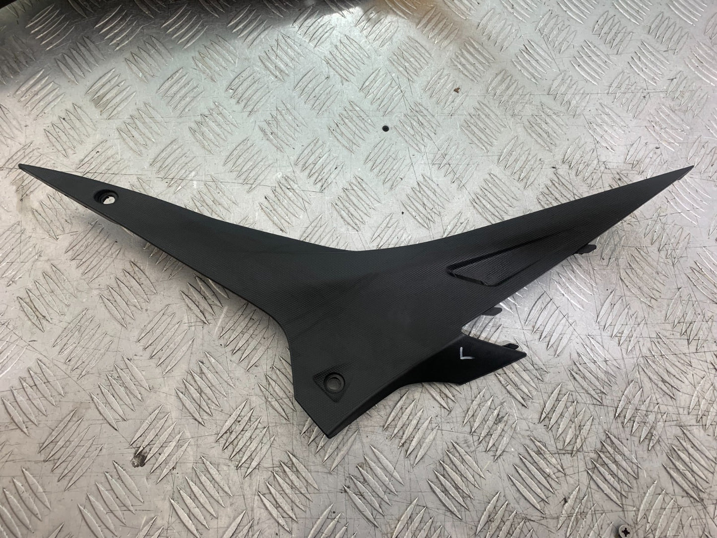 APRILIA TUONO 1000 V4R LEFT SEAT PANEL YEAR 2011-13  (CMB1331)