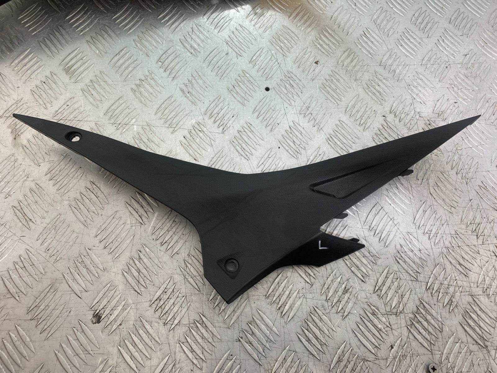 APRILIA TUONO 1000 V4R LEFT SEAT PANEL YEAR 2011-13  (CMB1331)