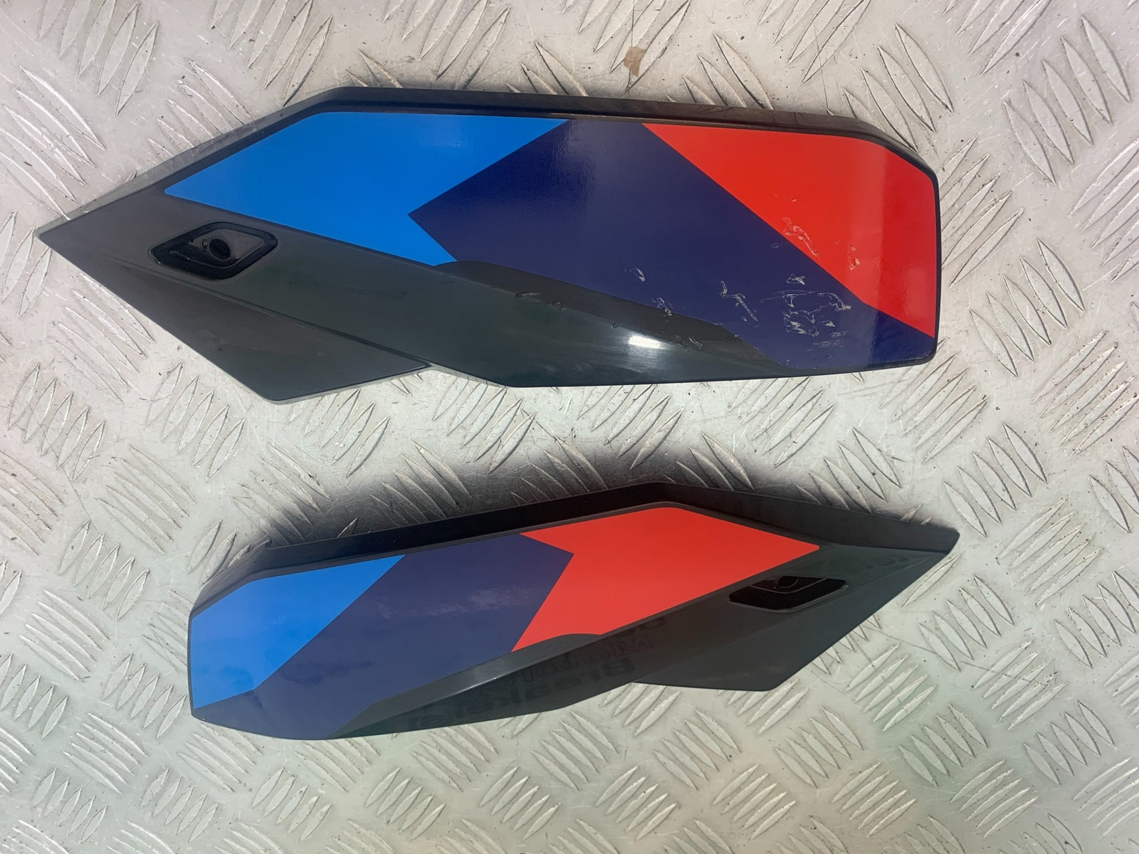 BMW M1000 R LEFT AND RIGHT BELLYPANS  YEAR 2023-2024 (CMB1140)