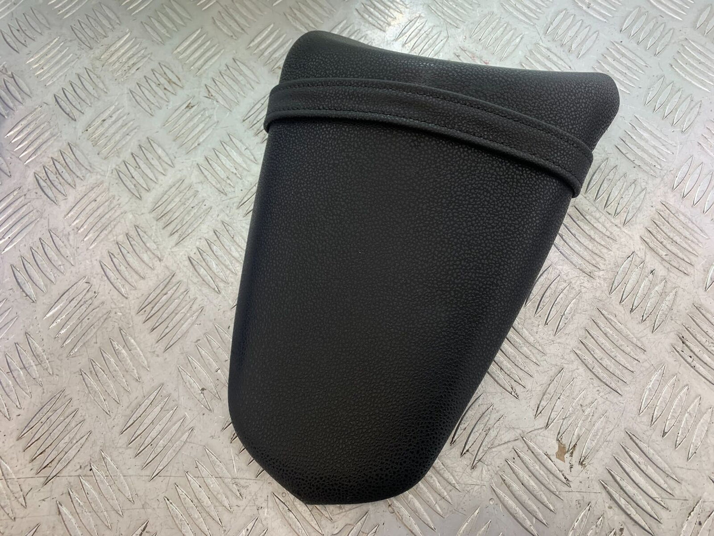 KAWASAKI Z650 ER650 KNFAN REAR SEAT  YEAR 2022-2024 (CMB1112)