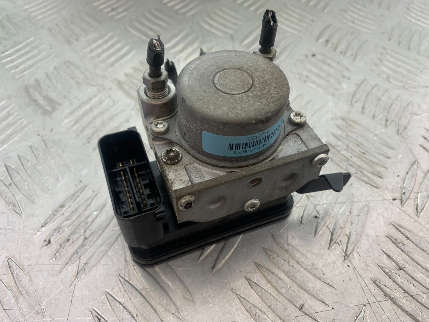TRIUMPH 675 STREET TRIPLE ABS PUMP   2013-2016 (CMB1186)