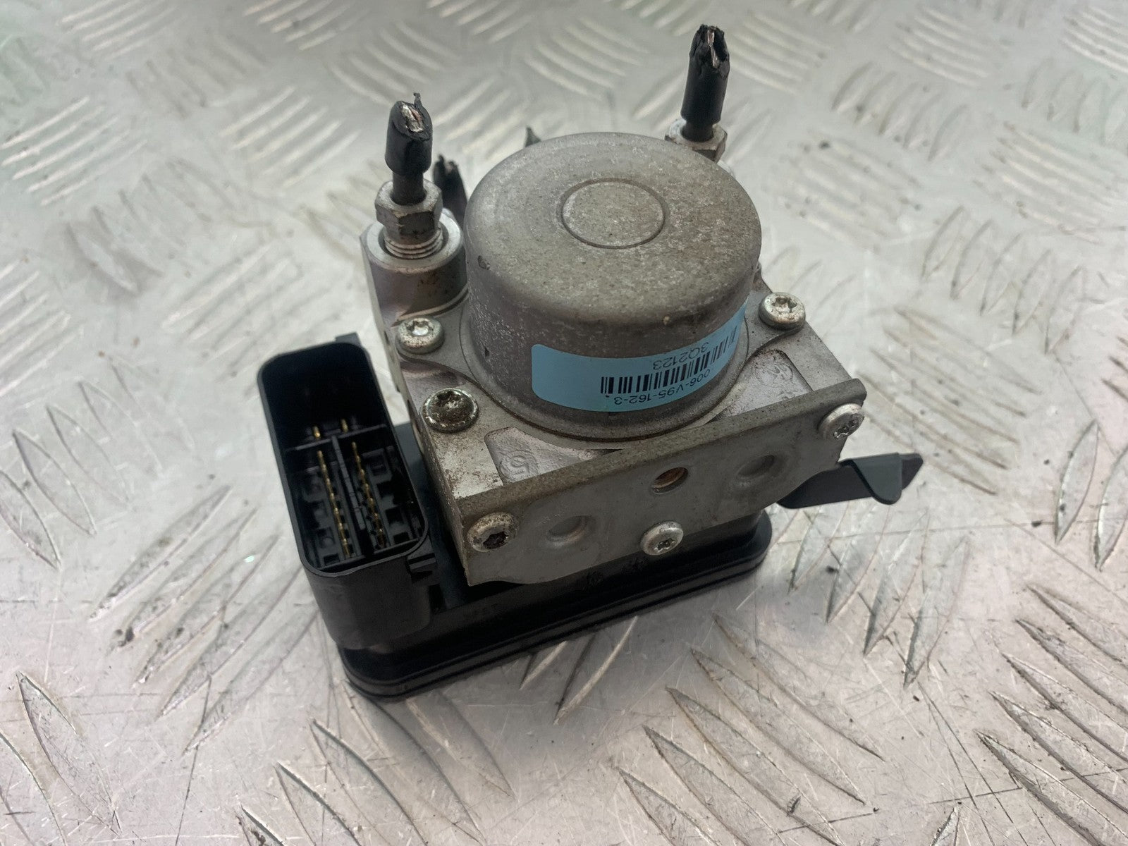 TRIUMPH 675 STREET TRIPLE ABS PUMP   2013-2016 (CMB1186)