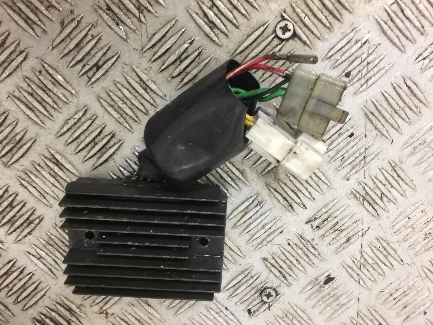 HONDA CBR1100 BLACKBIRD REGULATOR  YEAR 2000 (STOCK 522)