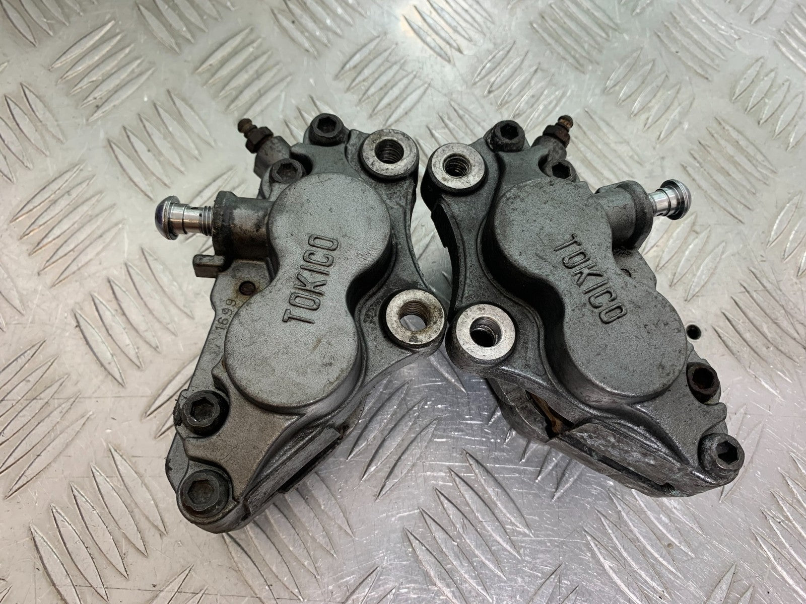KAWASAKI ZZR1100 D FRONT BRAKE CALIPERS  YEAR 1993-2001 (CMB1189)