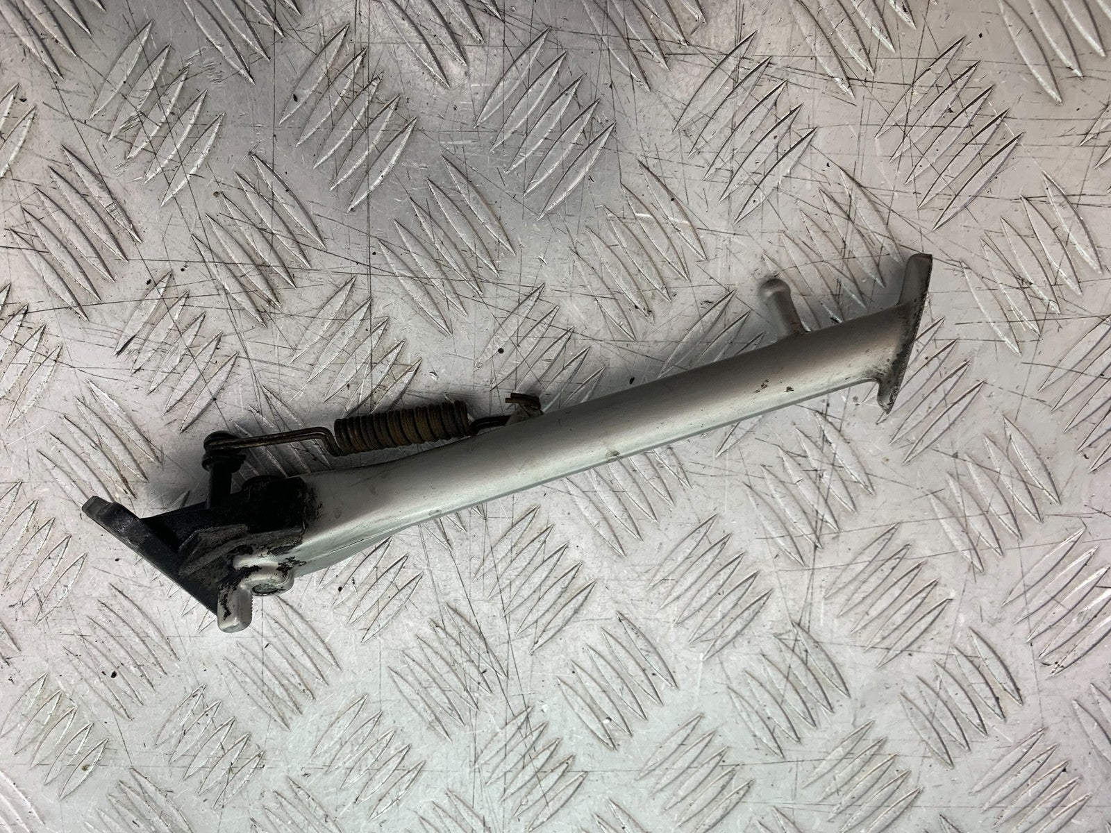 TRIUMPH 955i DAYTONA SIDE STAND AND BRACKET YEAR 2002-2006 (CMB1229)