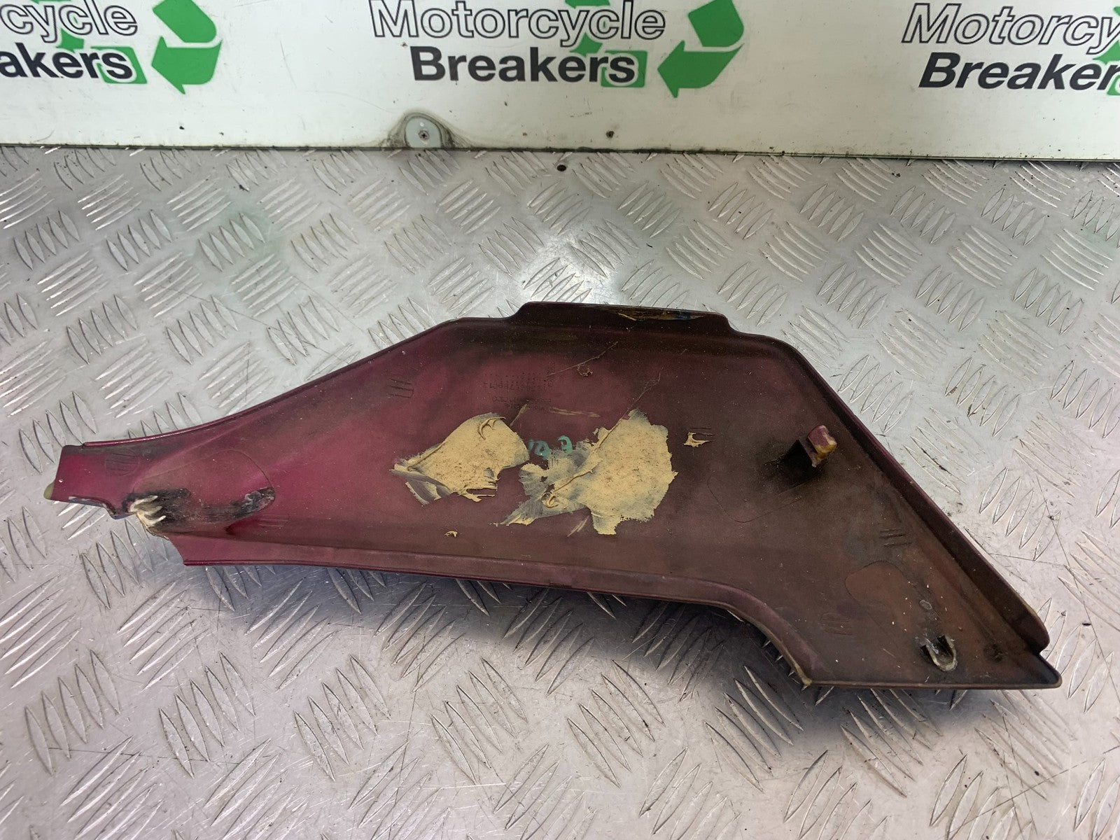HONDA GL500 GL 500 SILVERWING RIGHT SEAT PANEL   YEAR 1981-82 (CMB1168)