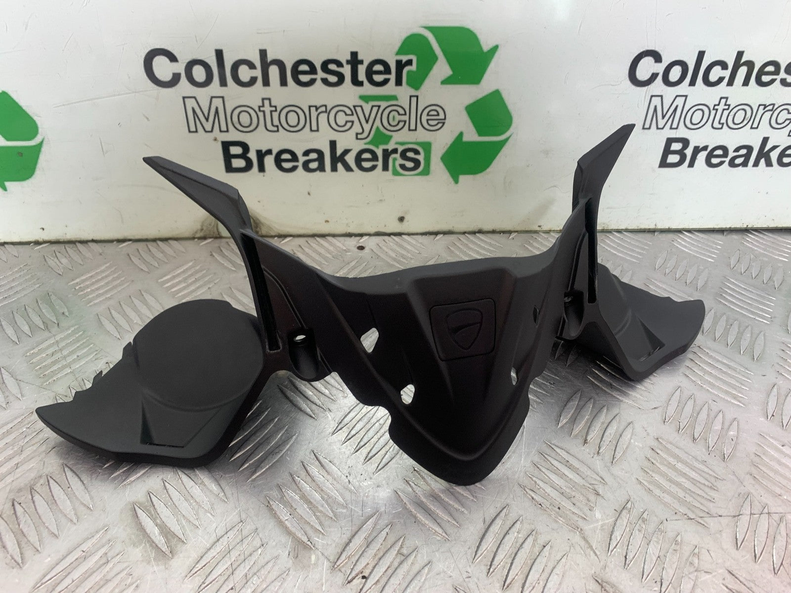 DUCATI 1299 PANIGALE TOP FAIRING INFILL PANEL YEAR 2016 (CMB 1187)