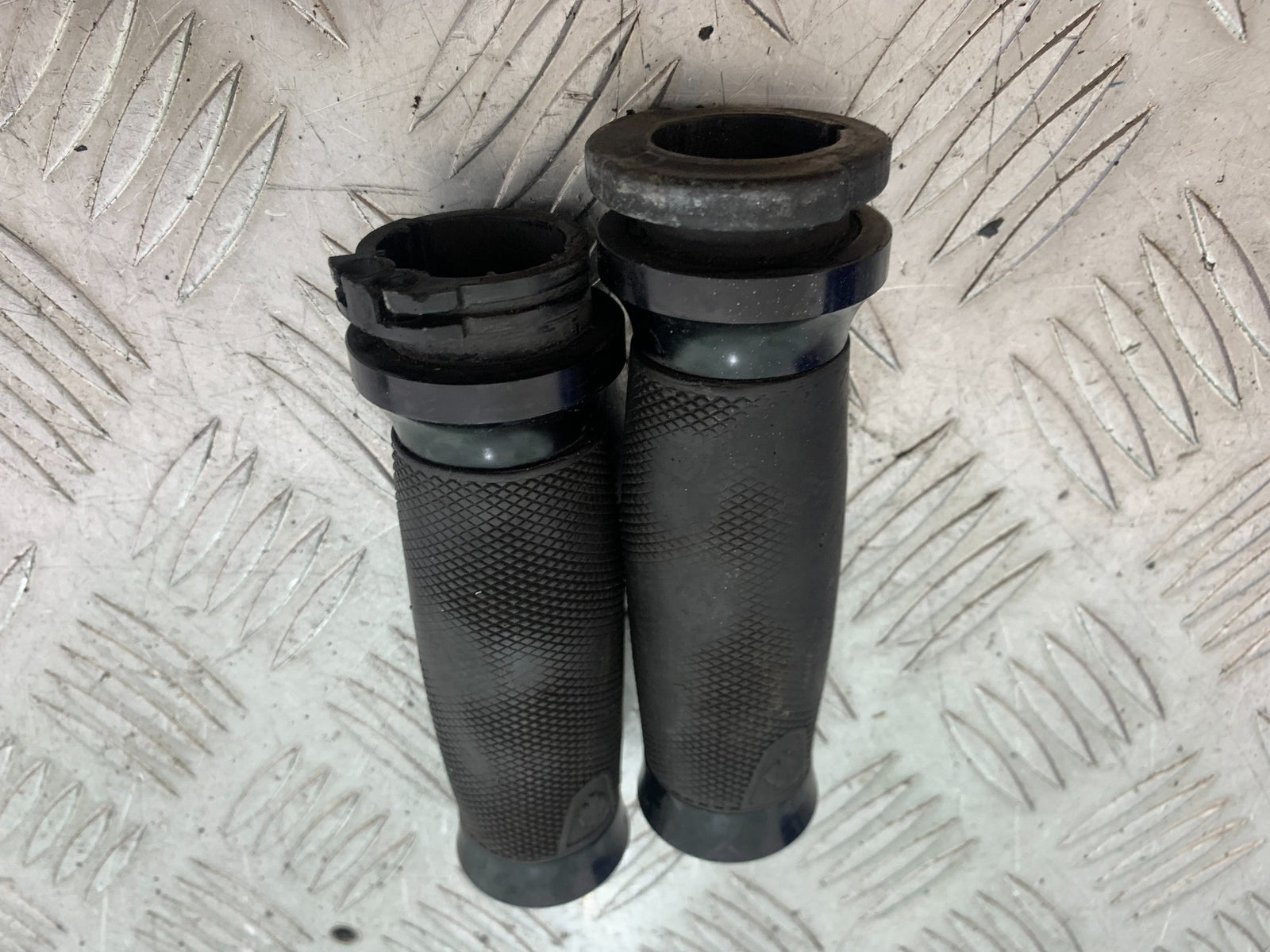 HARLEY DAVIDSON FXS BLACKLINE 1585 TWIST GRIP YEAR 2012 (CMB1147)