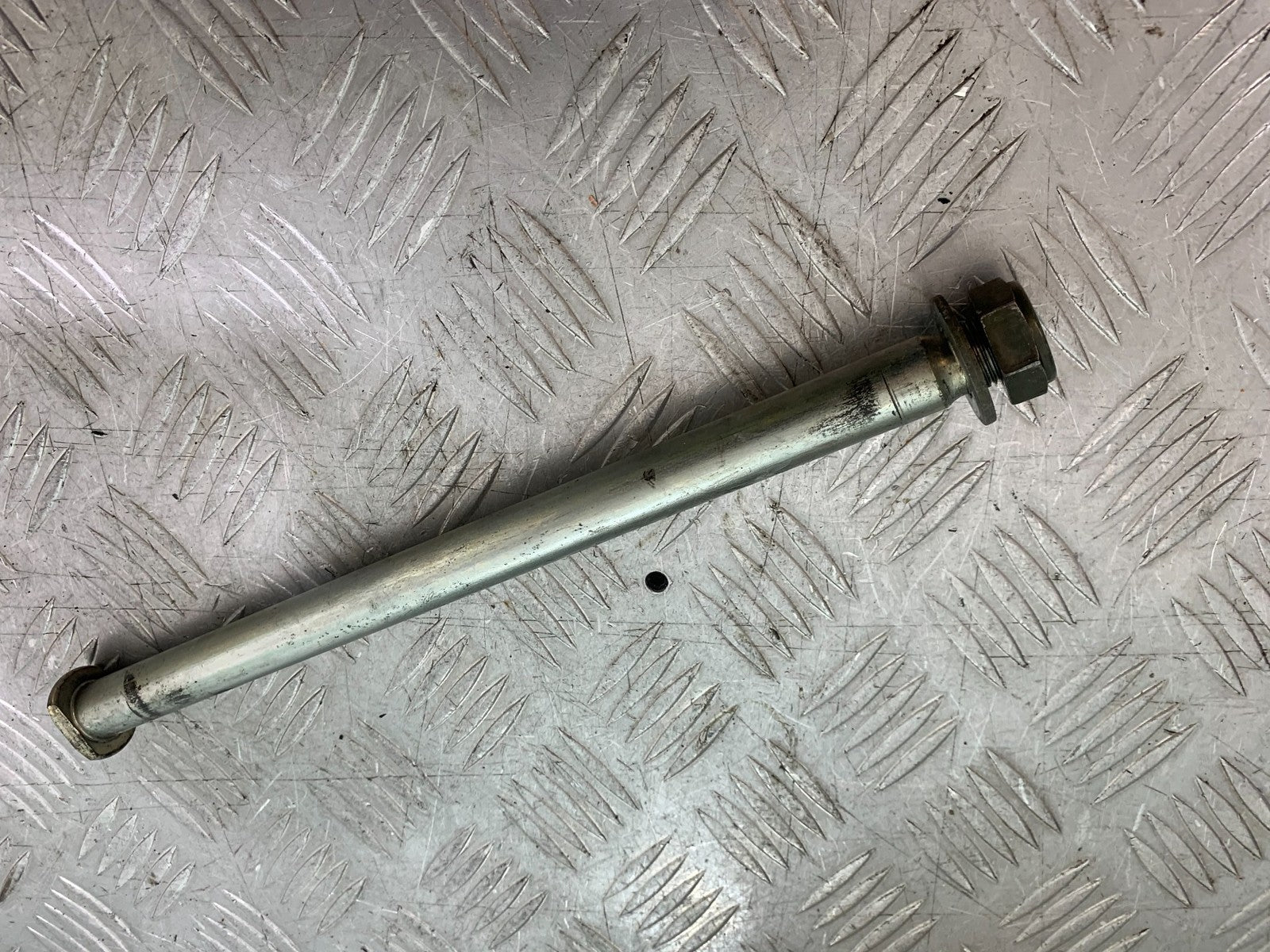 YAMAHA YZF R1 4XV SWINGARM SPINDLE  YEAR 1998-99 (CMB1291)