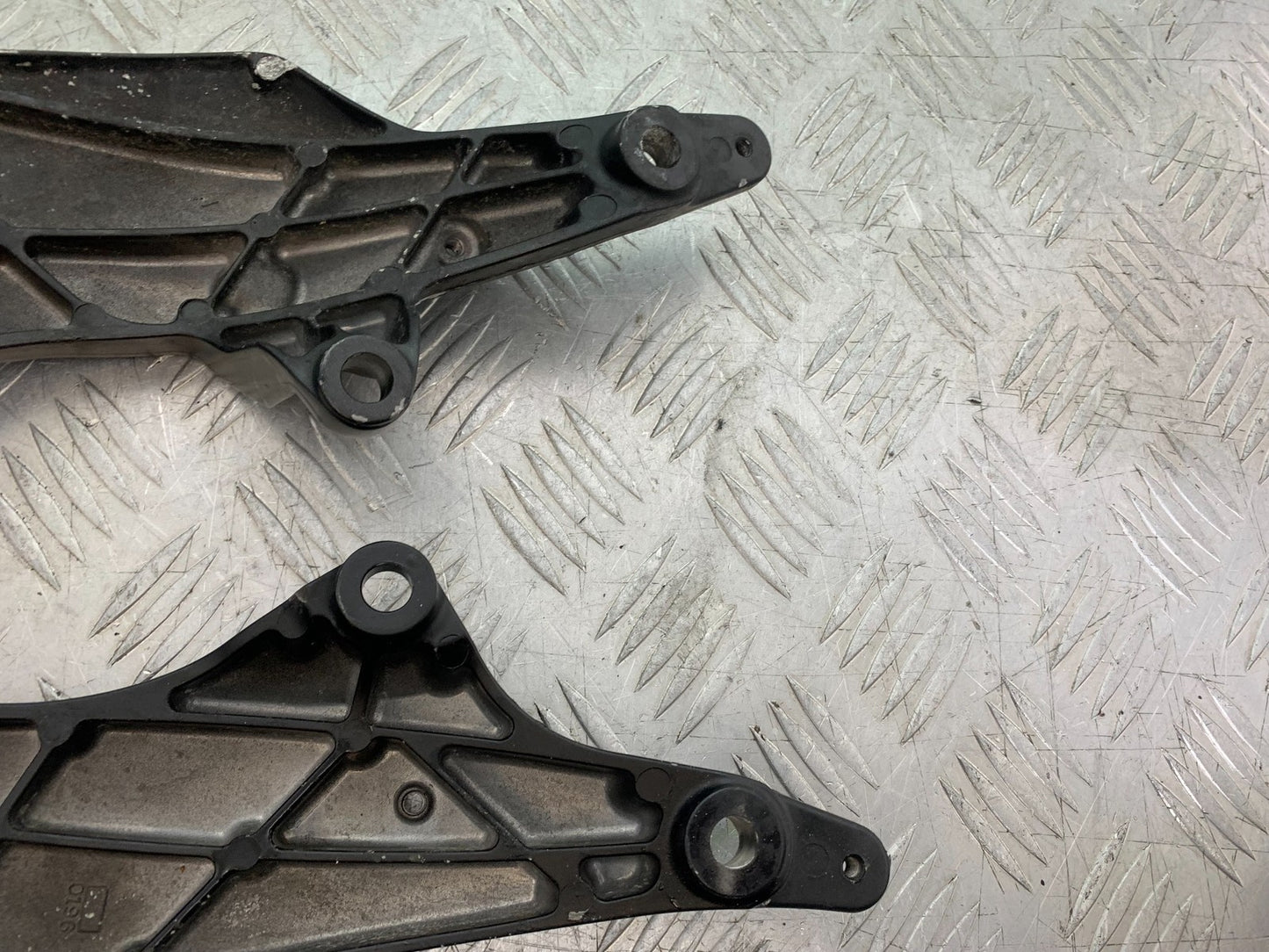 KAWASAKI ZX10R ZX10 R ENGINE BRACKETS 2008-2010 (CMB1301)