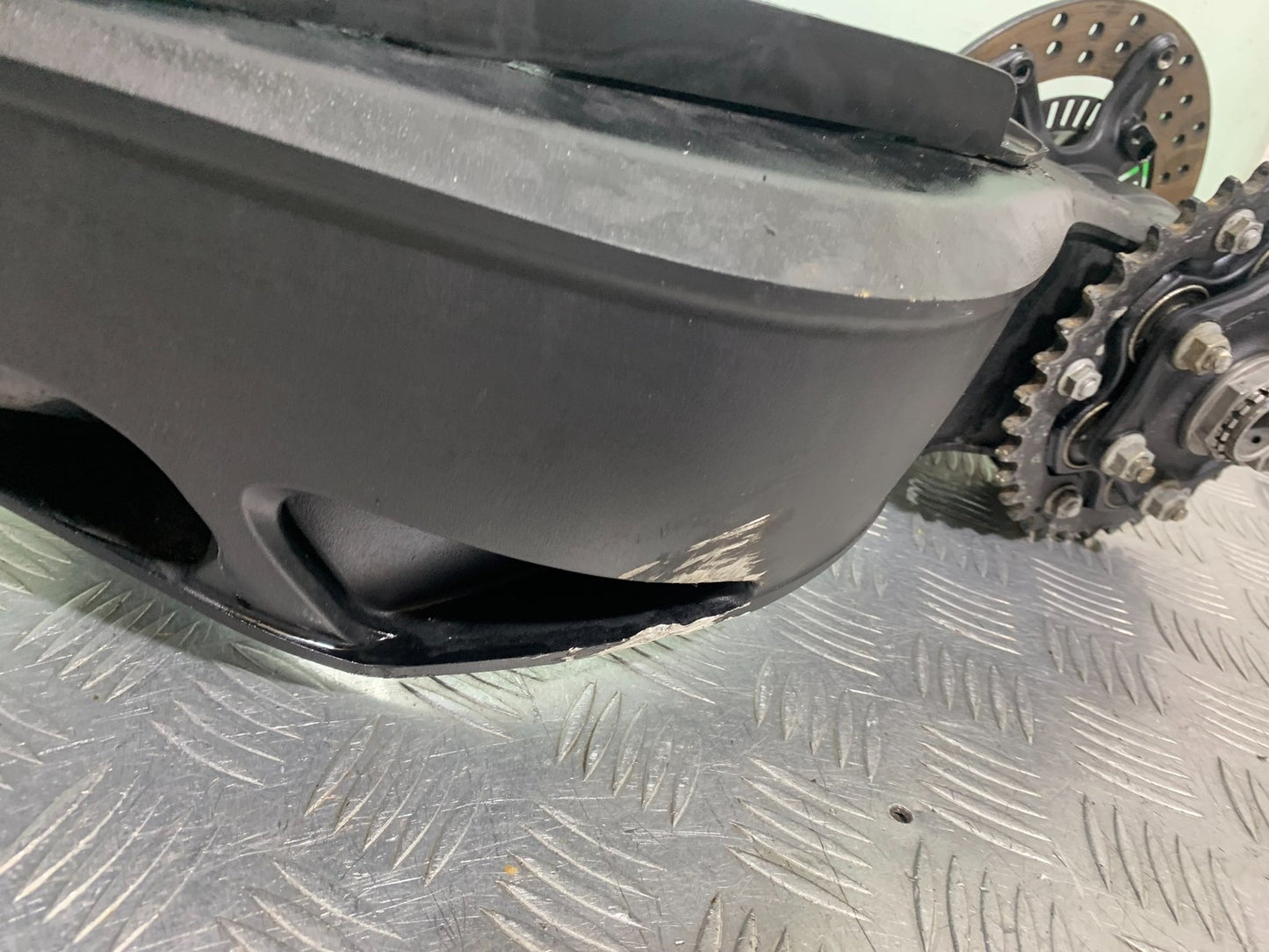 KTM 1290 SUPER DUKE R SWINGARM HUB CARRIER DISC YEAR 2020-2024 (CMB1272)