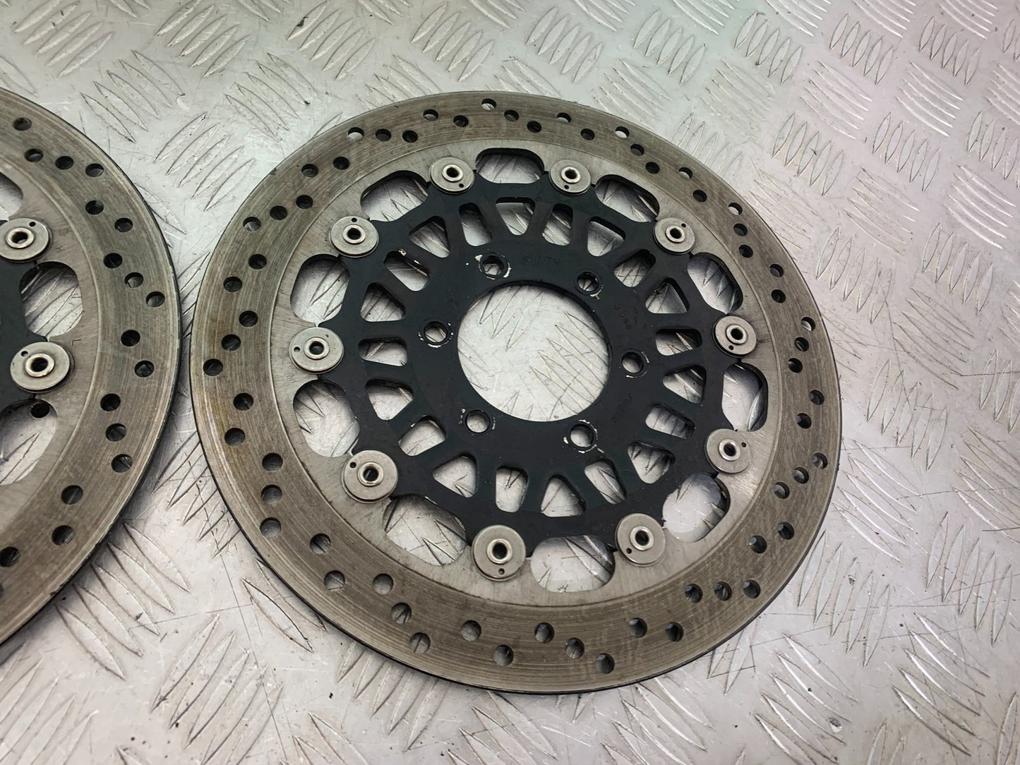 TRIUMPH 955i SPRINT ST FRONT BRAKE DISCS    1999-2004 (CMB1176)