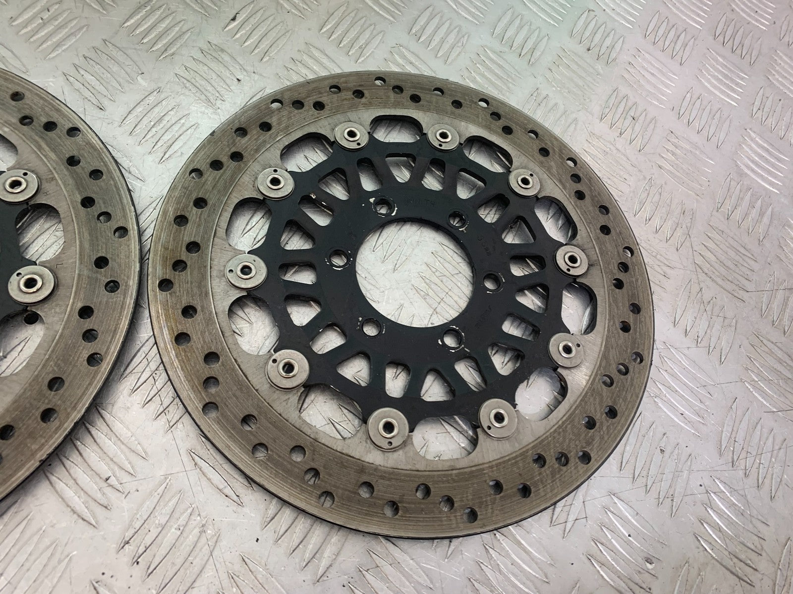 TRIUMPH 955i SPRINT ST FRONT BRAKE DISCS    1999-2004 (CMB1176)