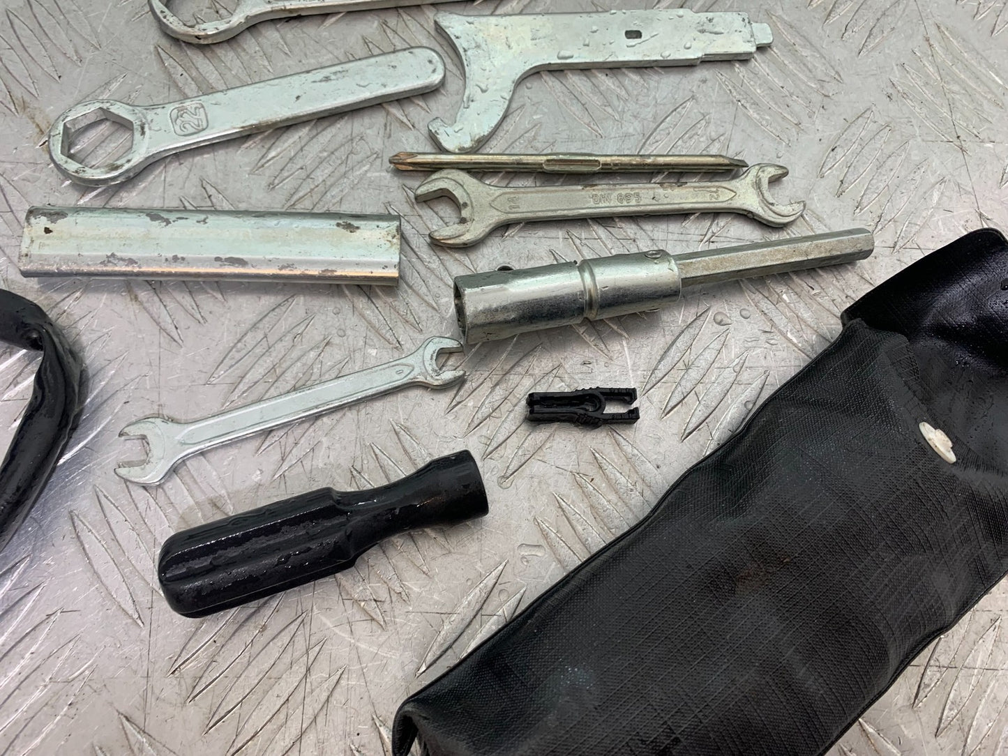 HONDA CBF600 CBF 600 TOOLKIT YEAR 2004 -07 (CMB1247)