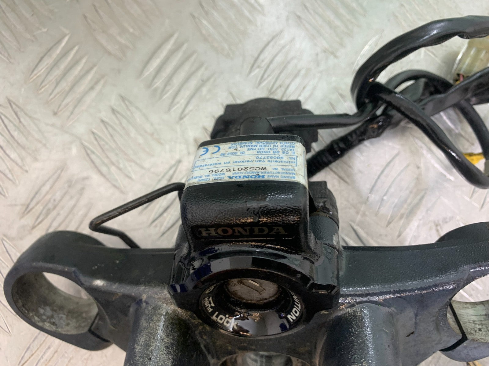 HONDA NT650 V DEAUVILLE ECU LOCKS KEY  YEAR 1999 (CMB1268)