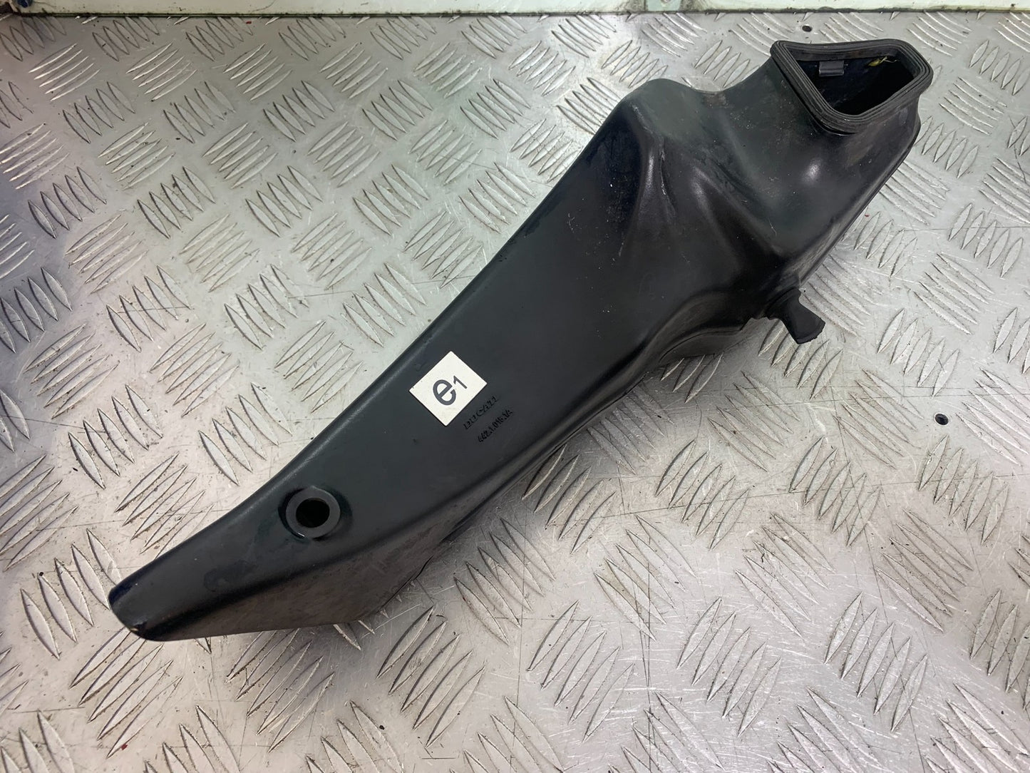 DUCATI 996 SPS 748 916 998 LEFT AIR TUBE  1999-2000 (CMB1209)