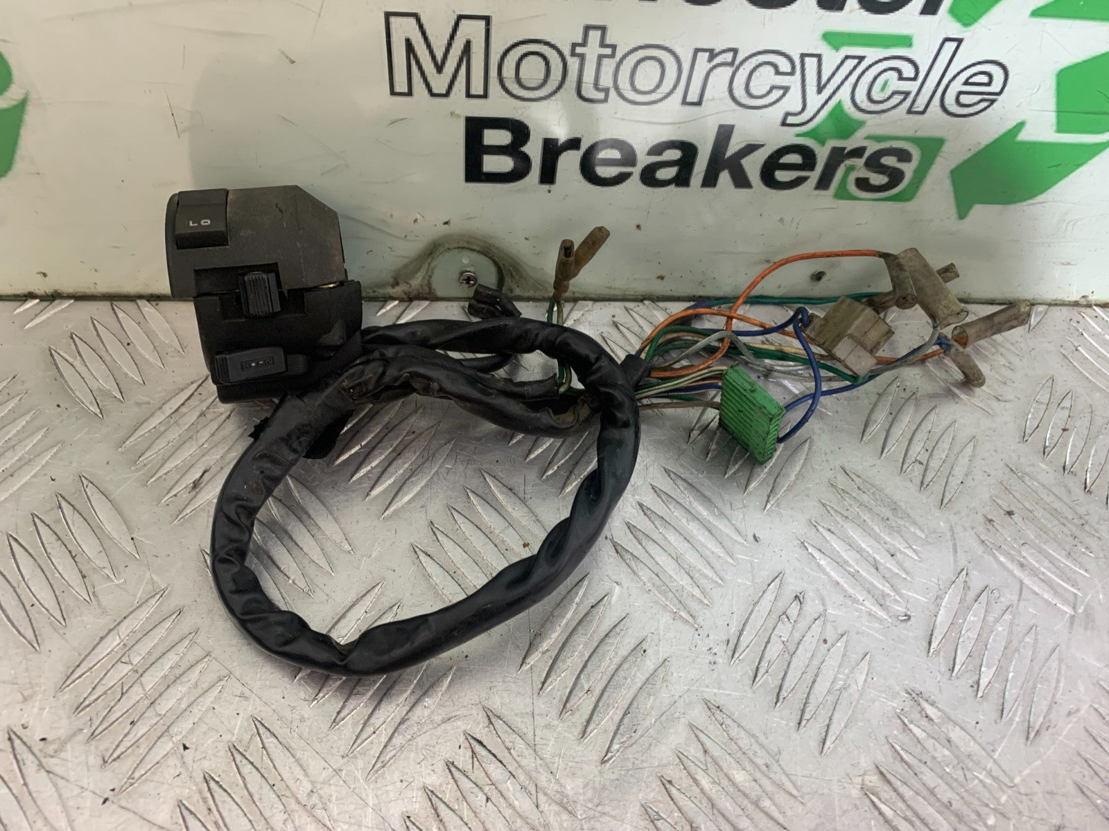 HONDA VT700 VT 700 SHADOW LEFT SWITCH GEAR  YEAR 1984-85 (CMB1328)