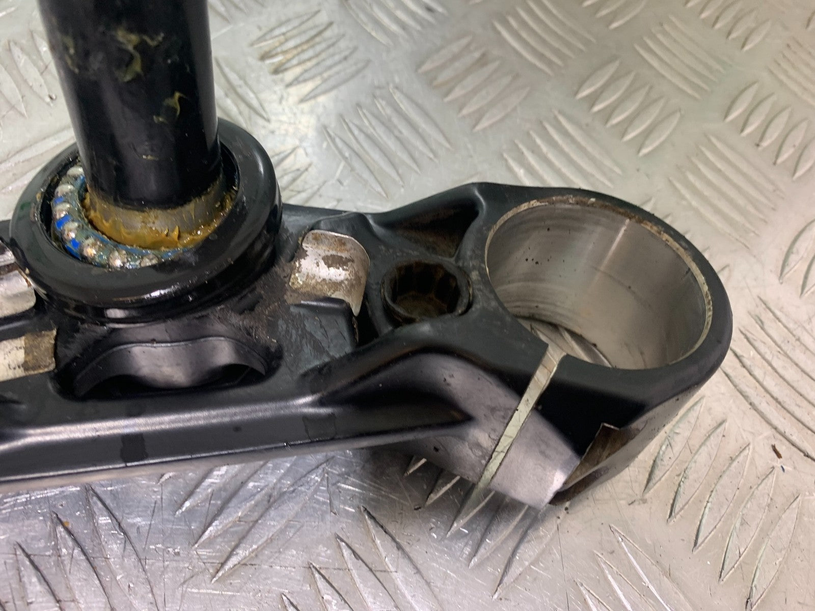 KTM DUKE 125 BOTTOM YOKE  YEAR 2017-2022 (CMB1222)