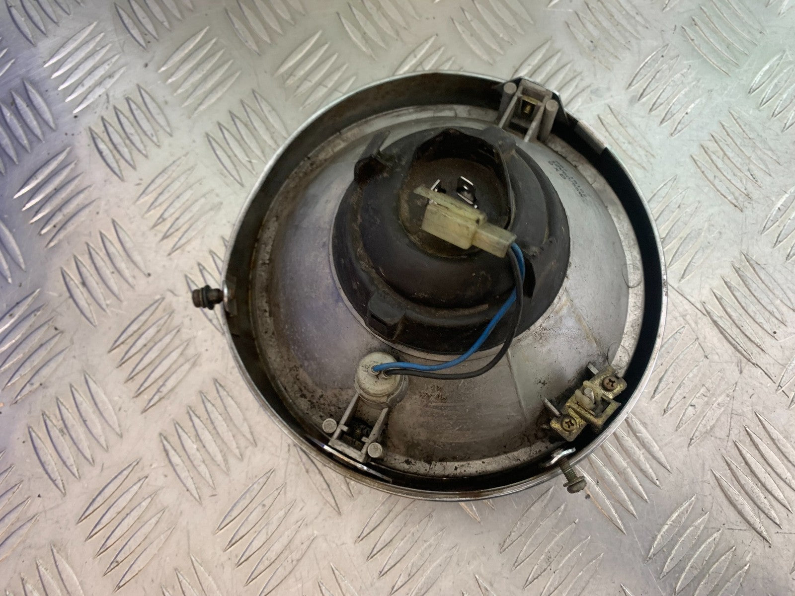 YAMAHA XJR1300 XJR 1300 HEADLIGHT  YEAR  1999-2003 (CMB1119)
