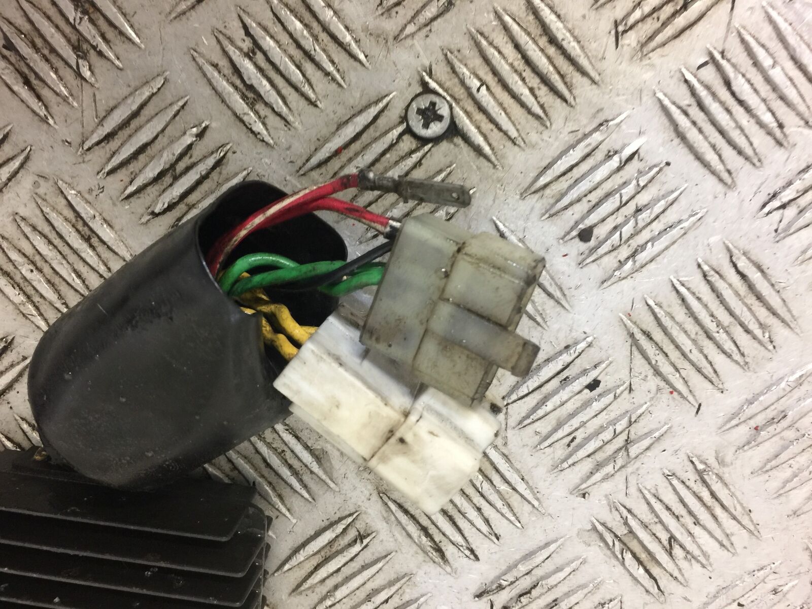 HONDA CBR1100 BLACKBIRD REGULATOR  YEAR 2000 (STOCK 522)