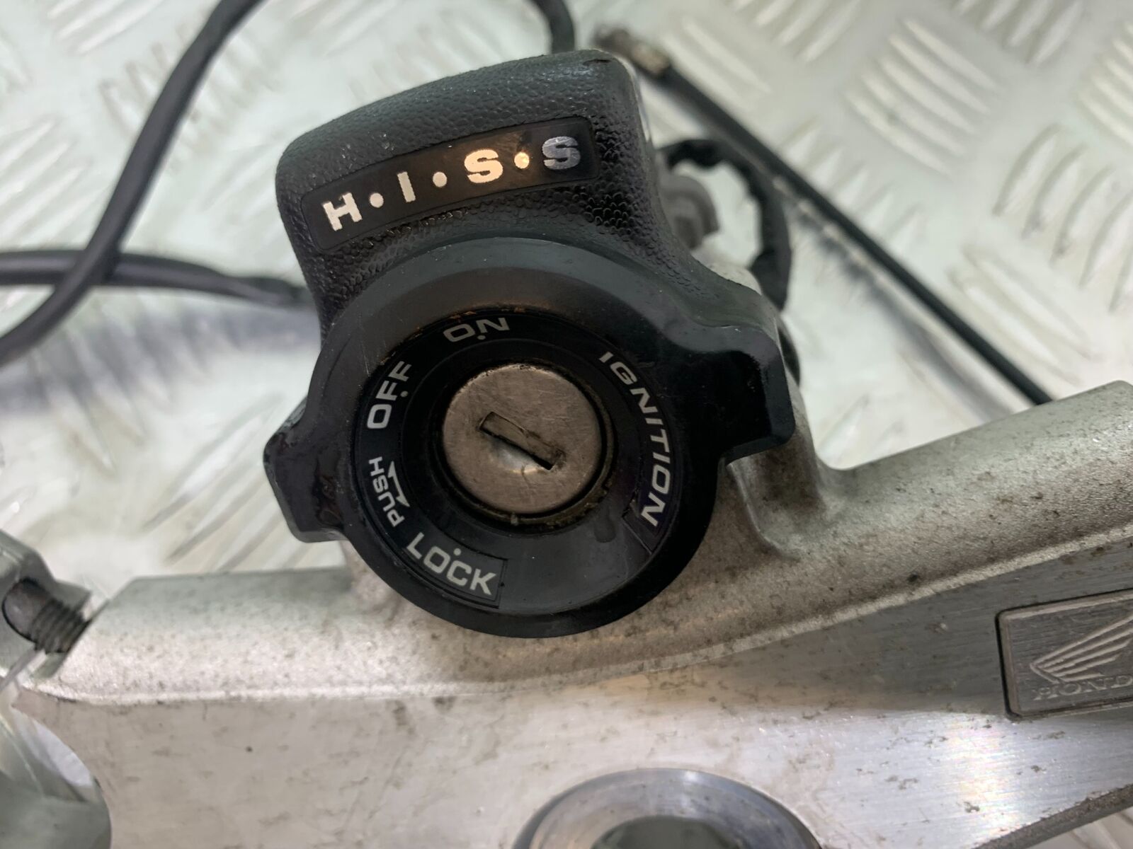 HONDA CBR1100 BLACKBIRD ECU LOCKS KEYS  YEAR 2000 (CMB1103)