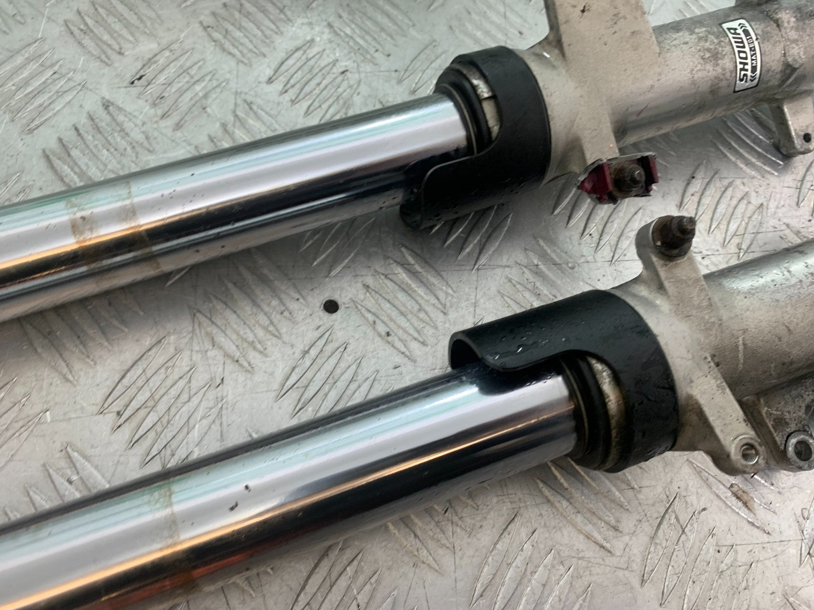 HONDA CBR1100 BLACKBIRD FORKS   YEAR 1999-2005 (CMB1232)