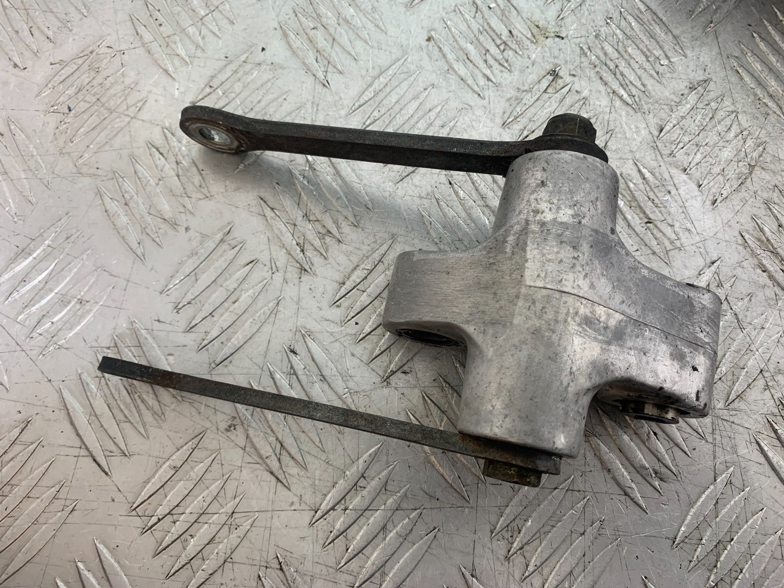 YAMAHA XJ900 XJ 900 DIVERSION REAR SHOCK LINKAGE YEAR 1994-2002 (CMB1292)