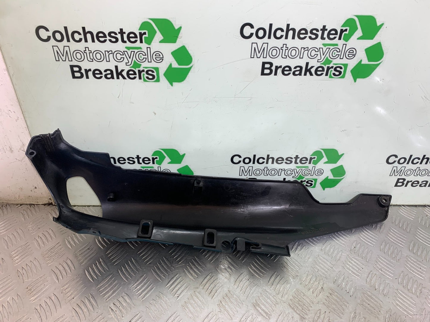 KAWASAKI ZZR1100 D RIGHT SEAT PANEL  YEAR 1993-2001 (CMB1189)