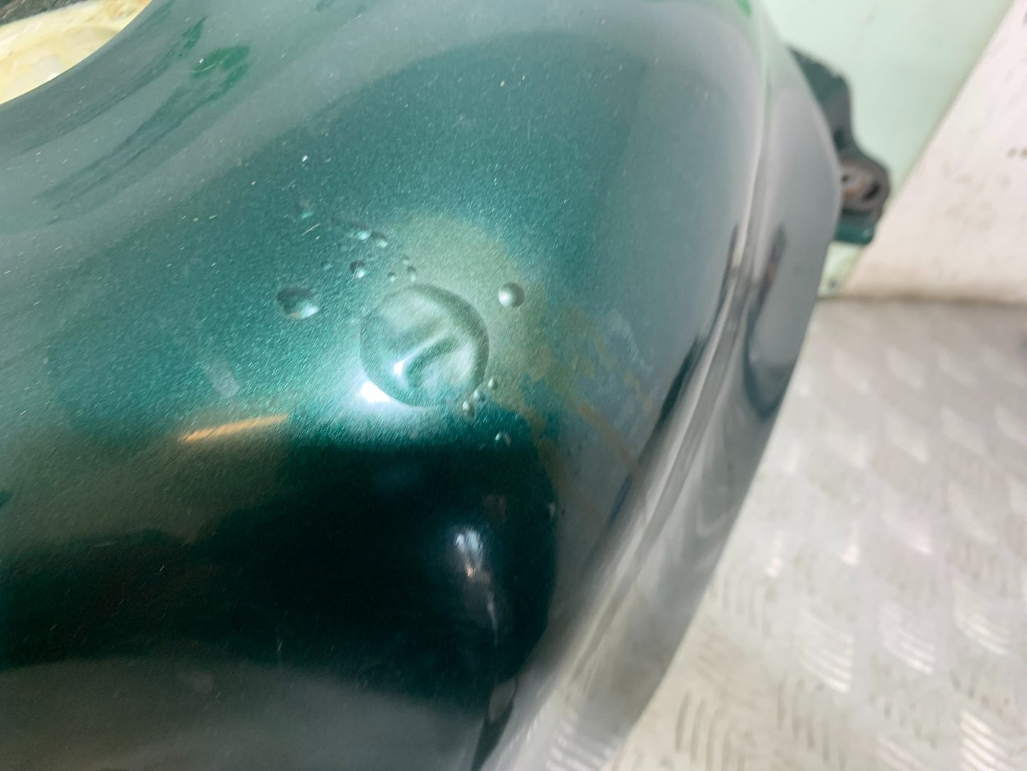 TRIUMPH 955I SPRINT RS PETROL TANK YEAR 1999-03 (CMB1313)