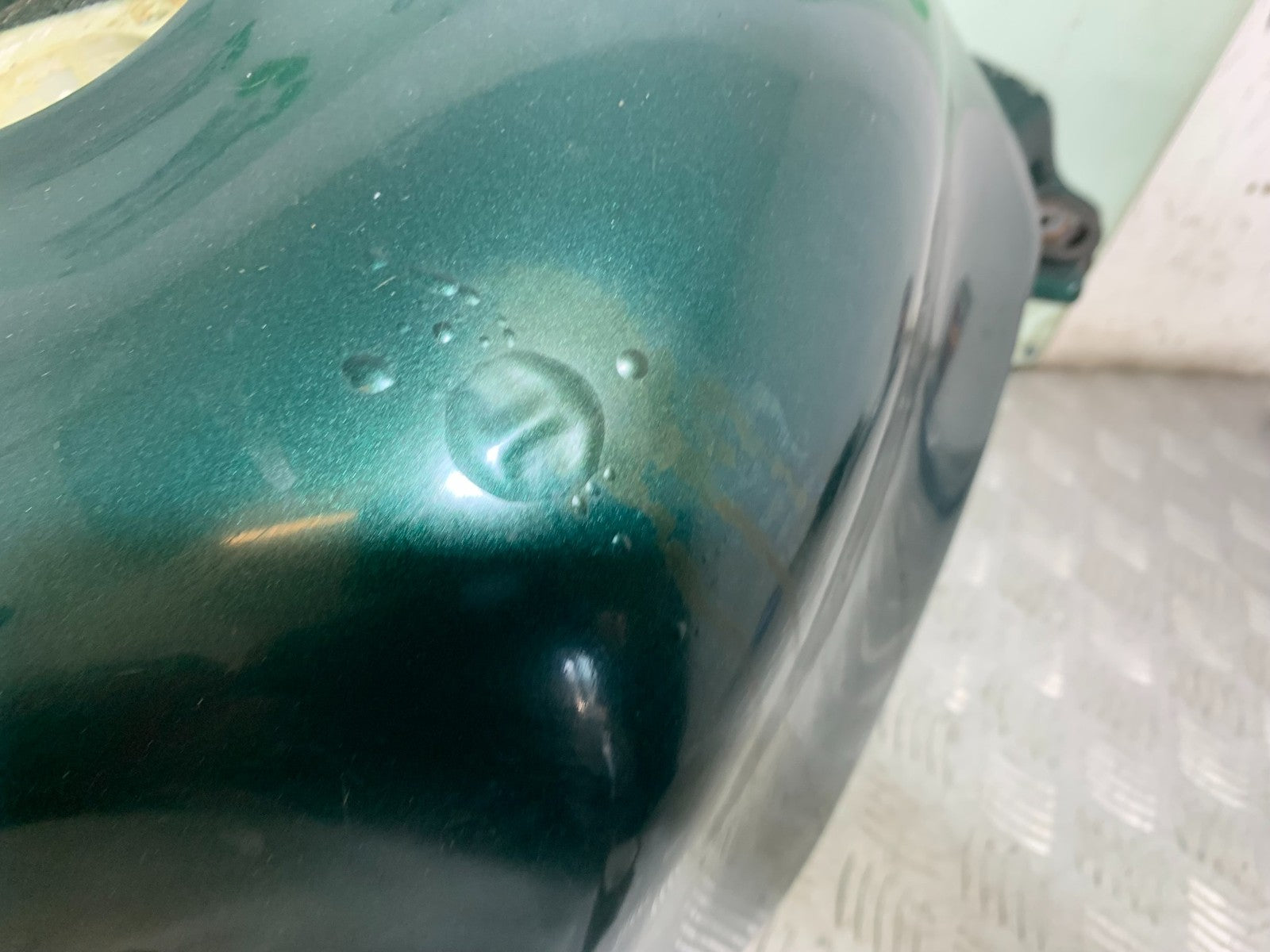 TRIUMPH 955I SPRINT RS PETROL TANK YEAR 1999-03 (CMB1313)