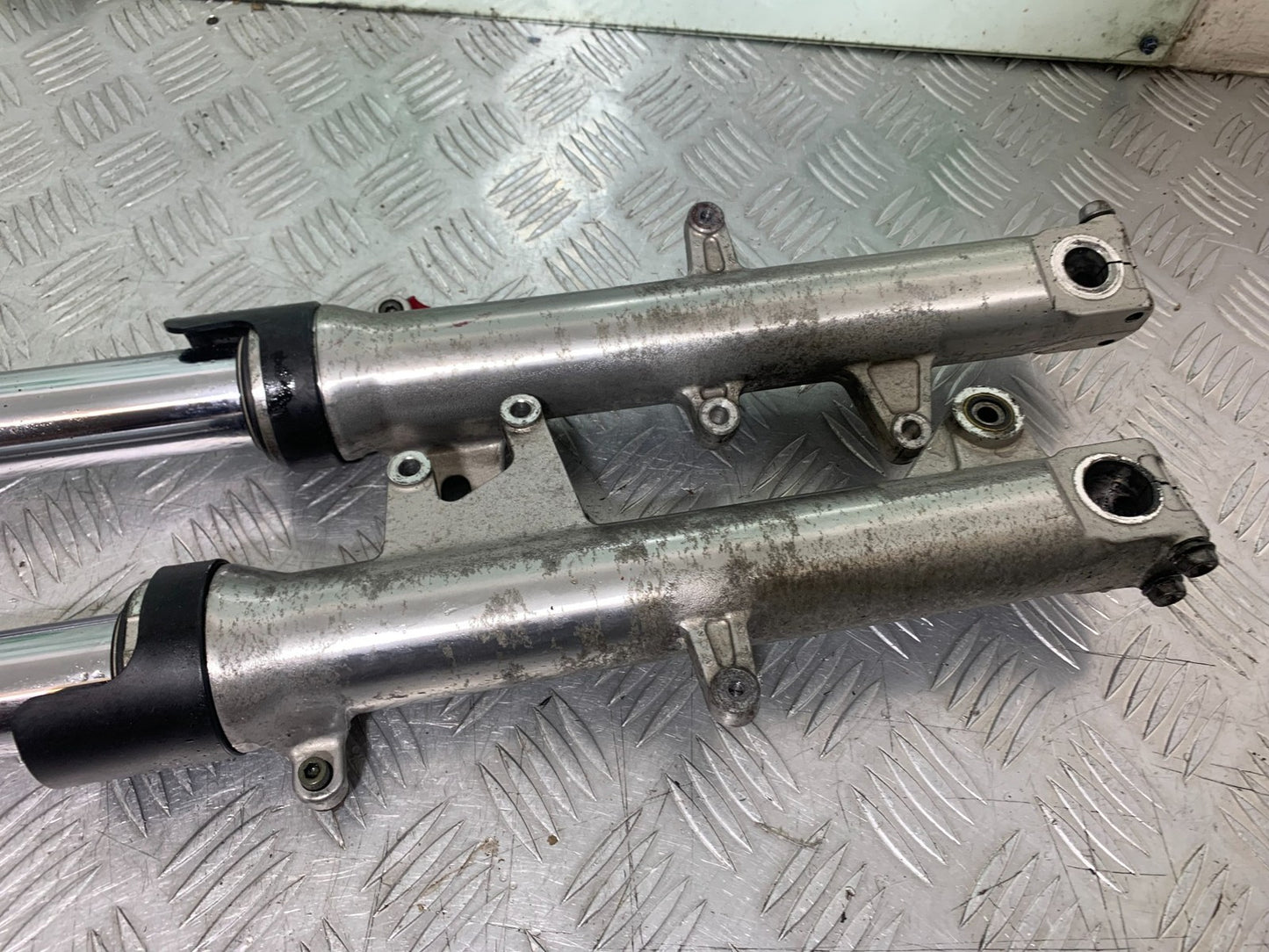HONDA CBR1100 BLACKBIRD FORKS   YEAR 1999-2005 (CMB1232)