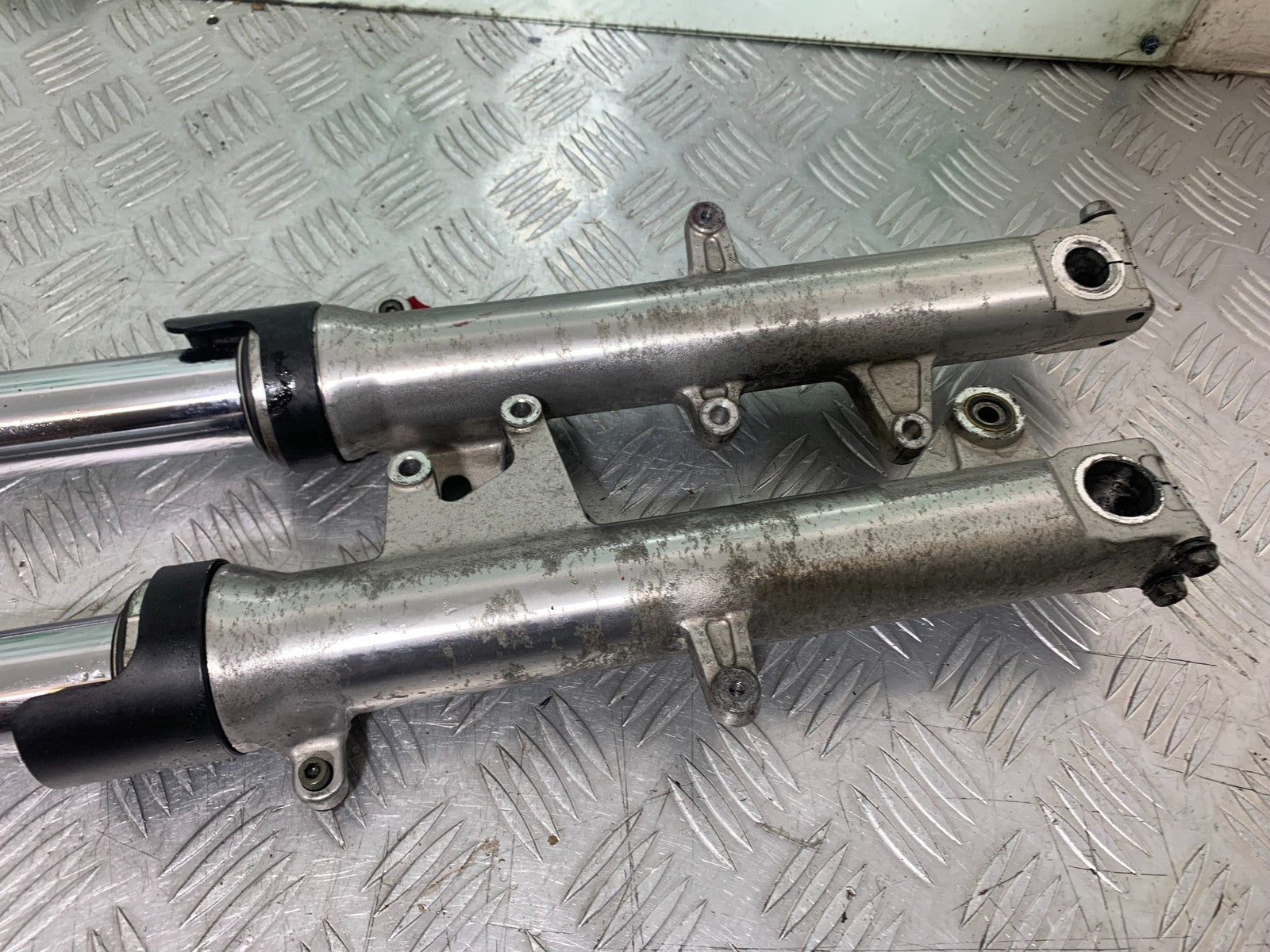HONDA CBR1100 BLACKBIRD FORKS   YEAR 1999-2005 (CMB1232)