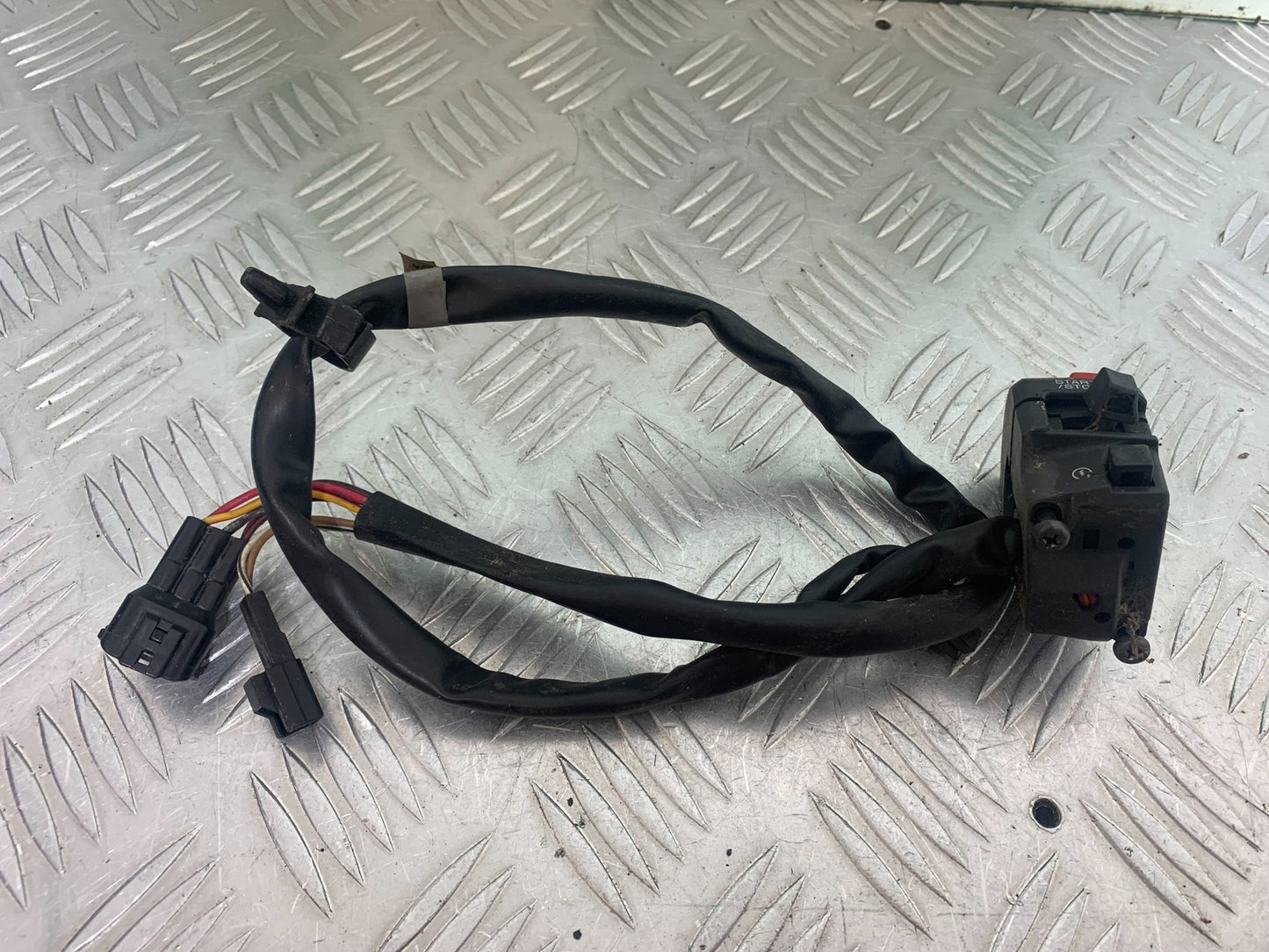 KAWASAKI ZX6R RIGHT SWITCH GEAR  YEAR 2009-2012 (CMB1136)