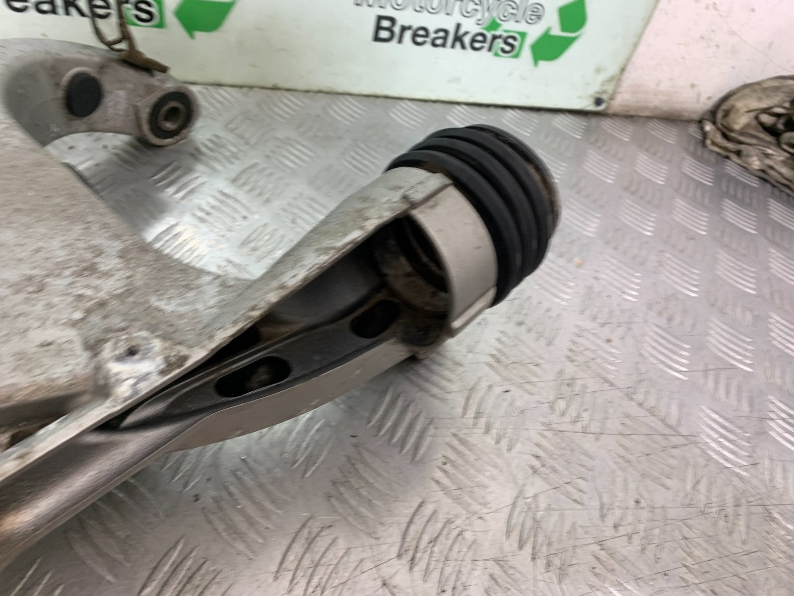 KAWASAKI GTR1400 GTR 1400 SWINGARM YEAR 2007-2009 (CMB1306)