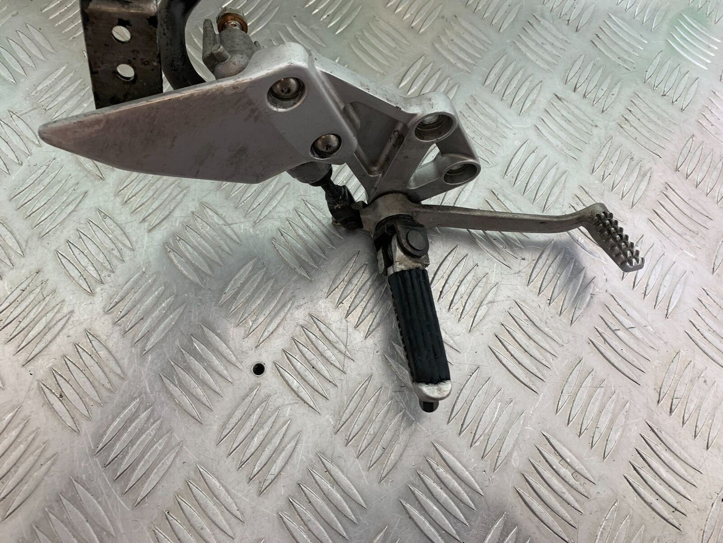 SUZUKI SV1000 SV 1000 K4 FRONT RIGHT HANGER  YEAR 2003-2007 (CMB1042)