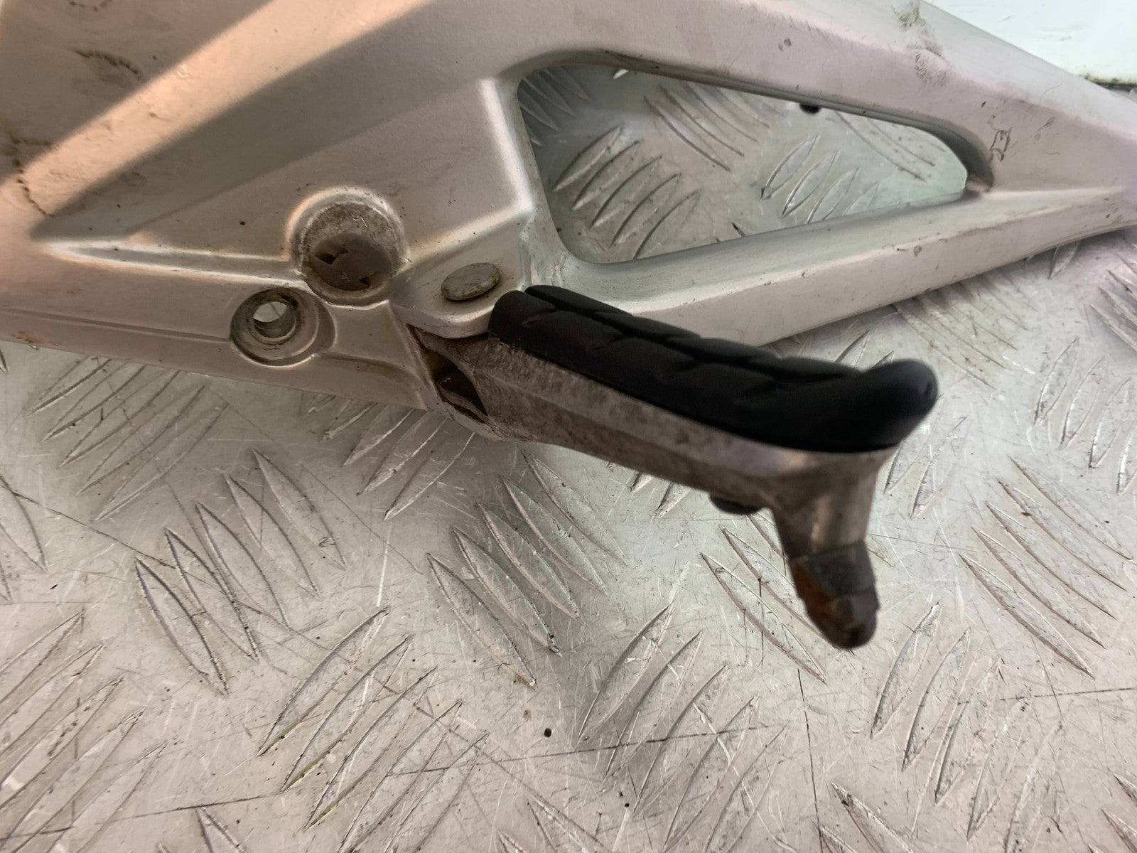 HONDA NC750 NC 750 X FRONT LEFT HANGER AND PEGS YEAR 2019 (CMB1223)