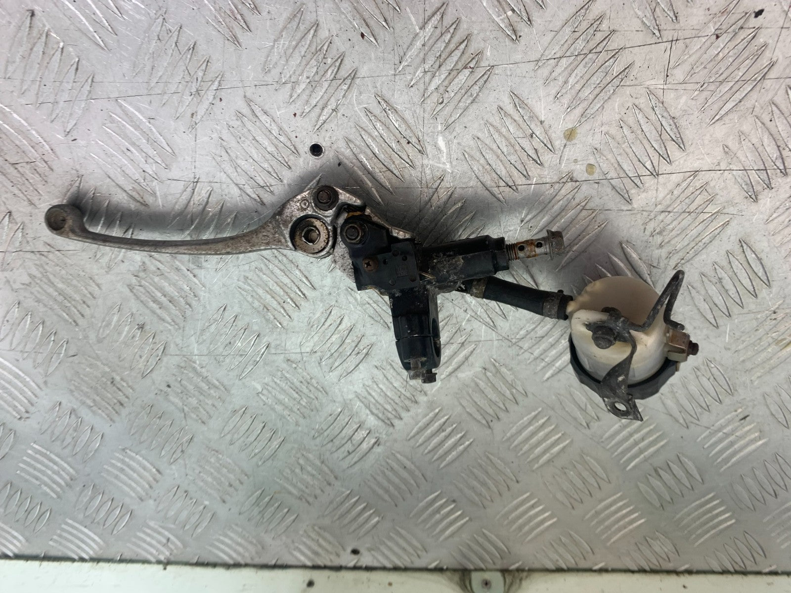 YAMAHA YZF1000 THUNDERACE FRONT BRAKE MASTER CYLINDER  YEAR 1997-2000 (CMB1204)