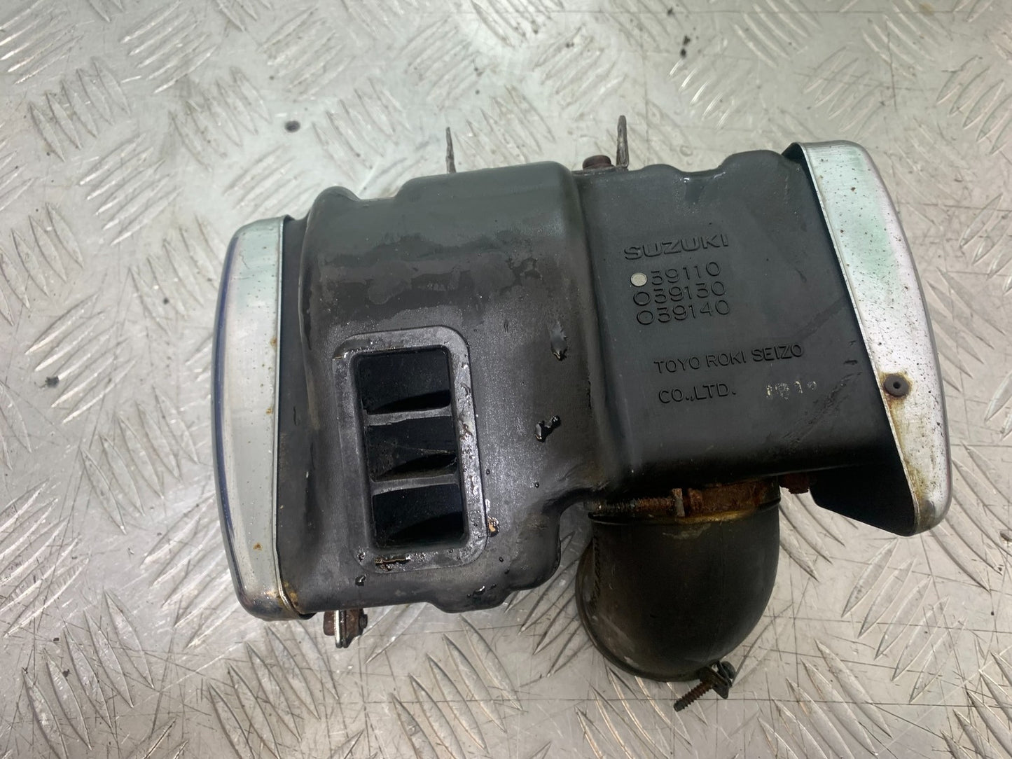 SUZUKI GP100 GP 100 AIRBOX  YEAR 1978-1988 (CMB1259)