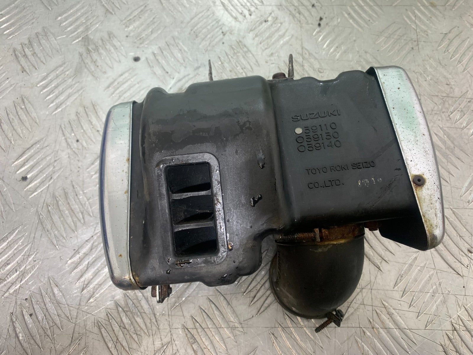 SUZUKI GP100 GP 100 AIRBOX  YEAR 1978-1988 (CMB1259)