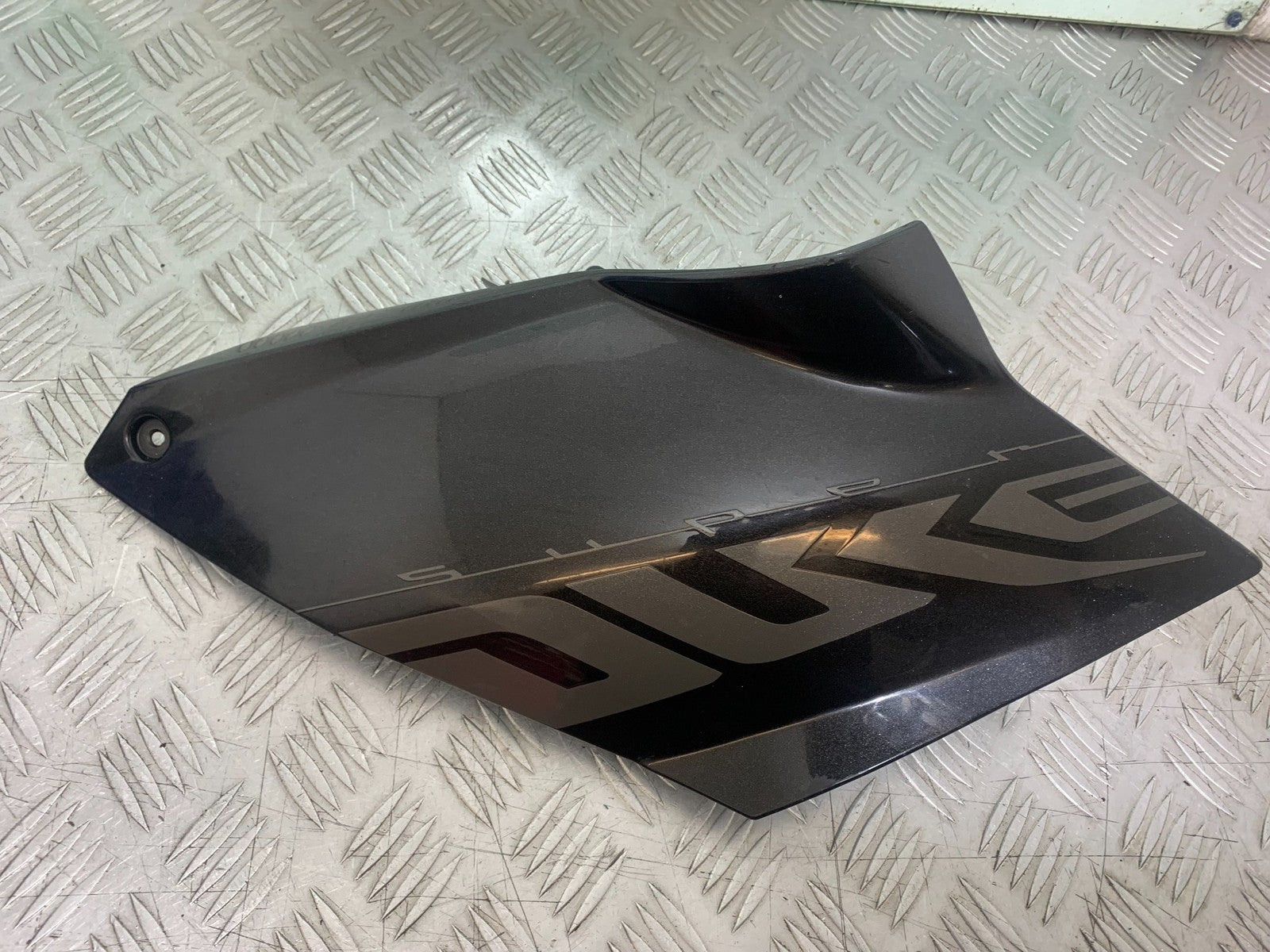 KTM 990 SUPER DUKE RIGHT TANK PANEL YEAR 2007-2011  (CMB1207)