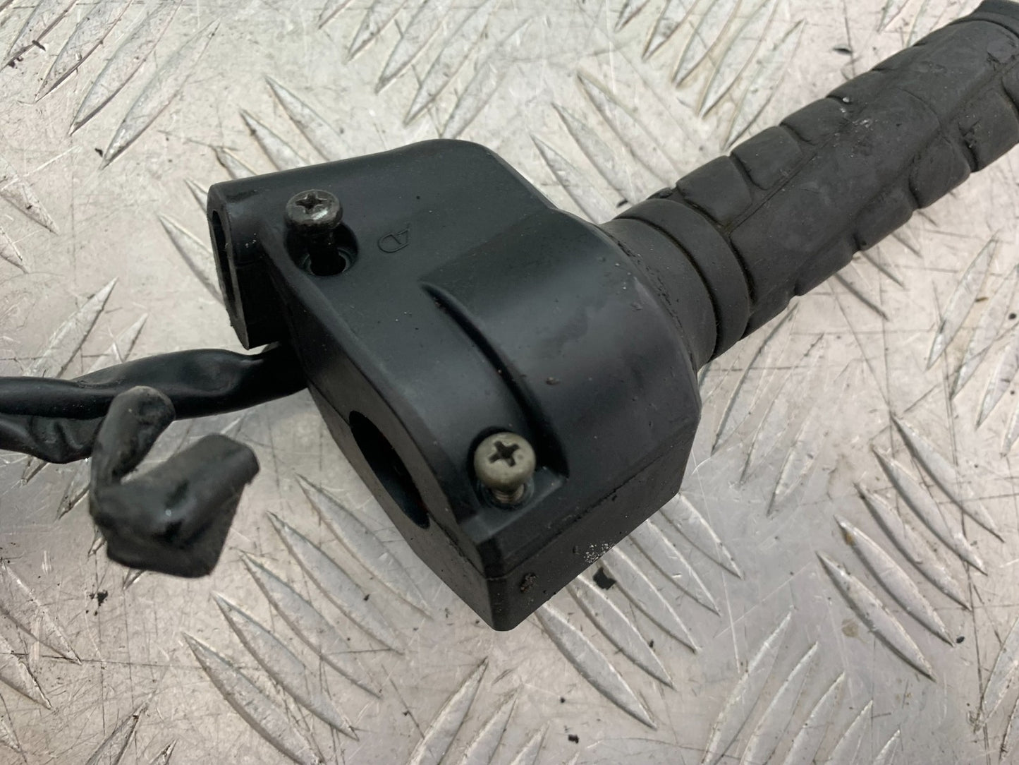 TRIUMPH TROPHY 900 RIGHT SWITCH GEAR YEAR 1991-95 (CMB1251)