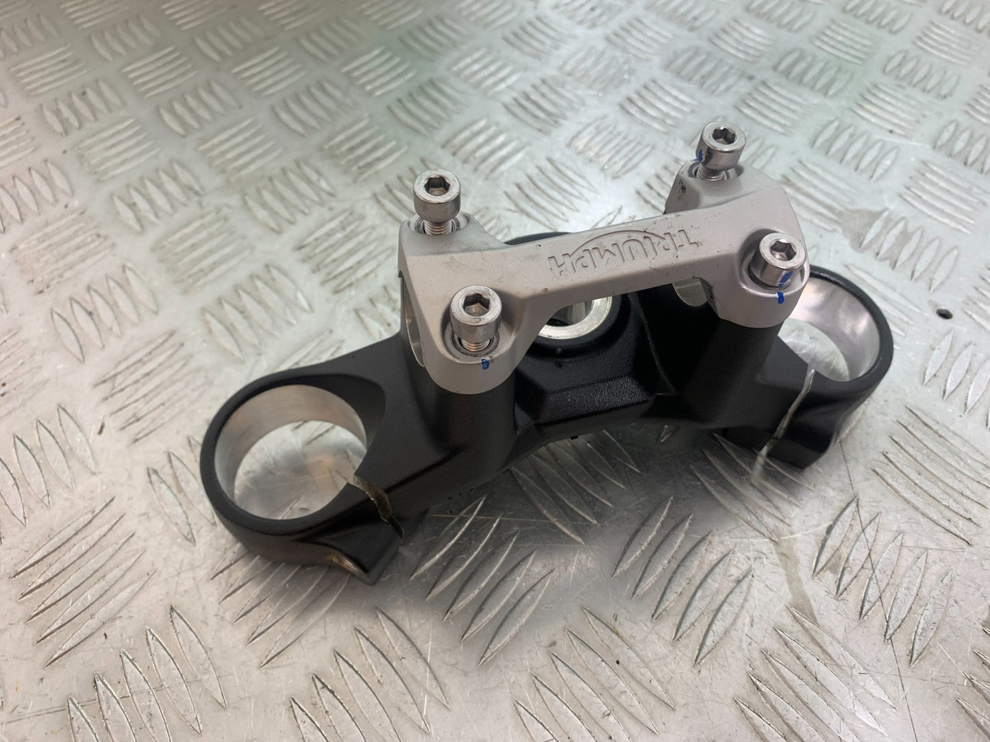 TRIUMPH TRIDENT 660 TOP YOKE  YEAR 2021-2024 (CMB1148)
